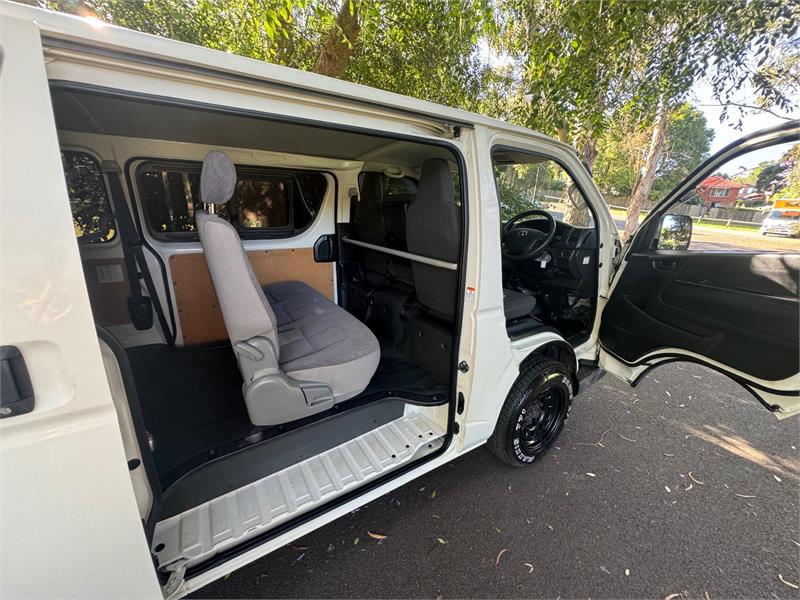 2015 TOYOTA HIACE KDH206R MY15 UPGRADE DX 6 SEATER AUTOMATIC WAGON