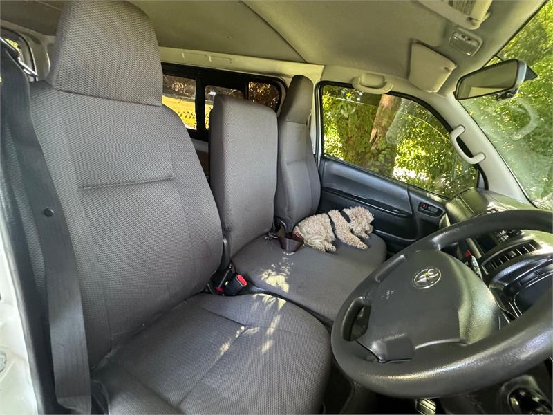 2015 TOYOTA HIACE KDH206R MY15 UPGRADE DX 6 SEATER AUTOMATIC WAGON