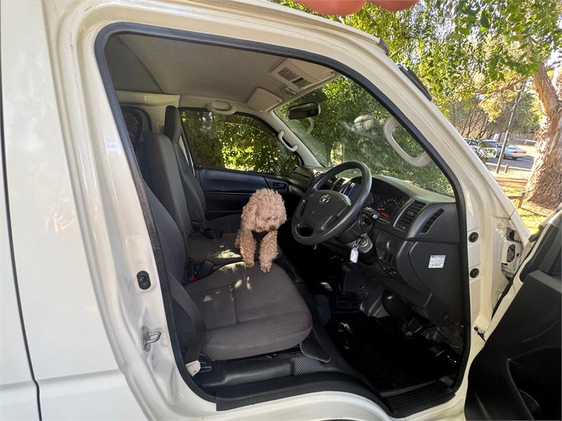 2015 TOYOTA HIACE KDH206R MY15 UPGRADE DX 6 SEATER AUTOMATIC WAGON