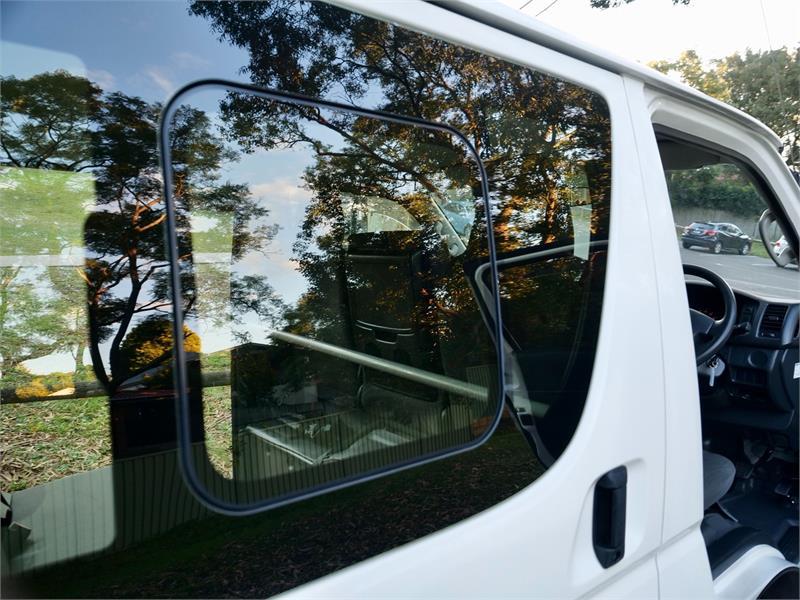 2015 TOYOTA HIACE KDH206R MY15 UPGRADE DX 6 SEATER AUTOMATIC WAGON