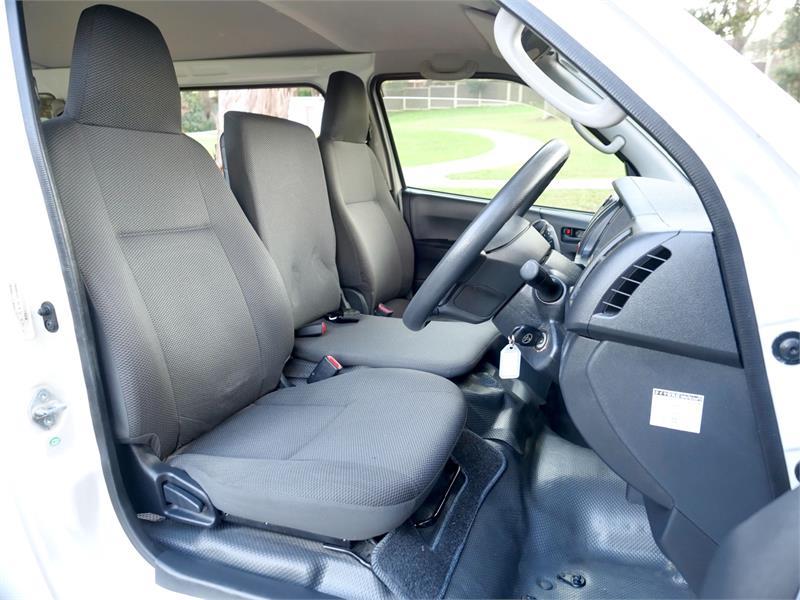 2015 TOYOTA HIACE KDH206R MY15 UPGRADE DX 6 SEATER AUTOMATIC WAGON