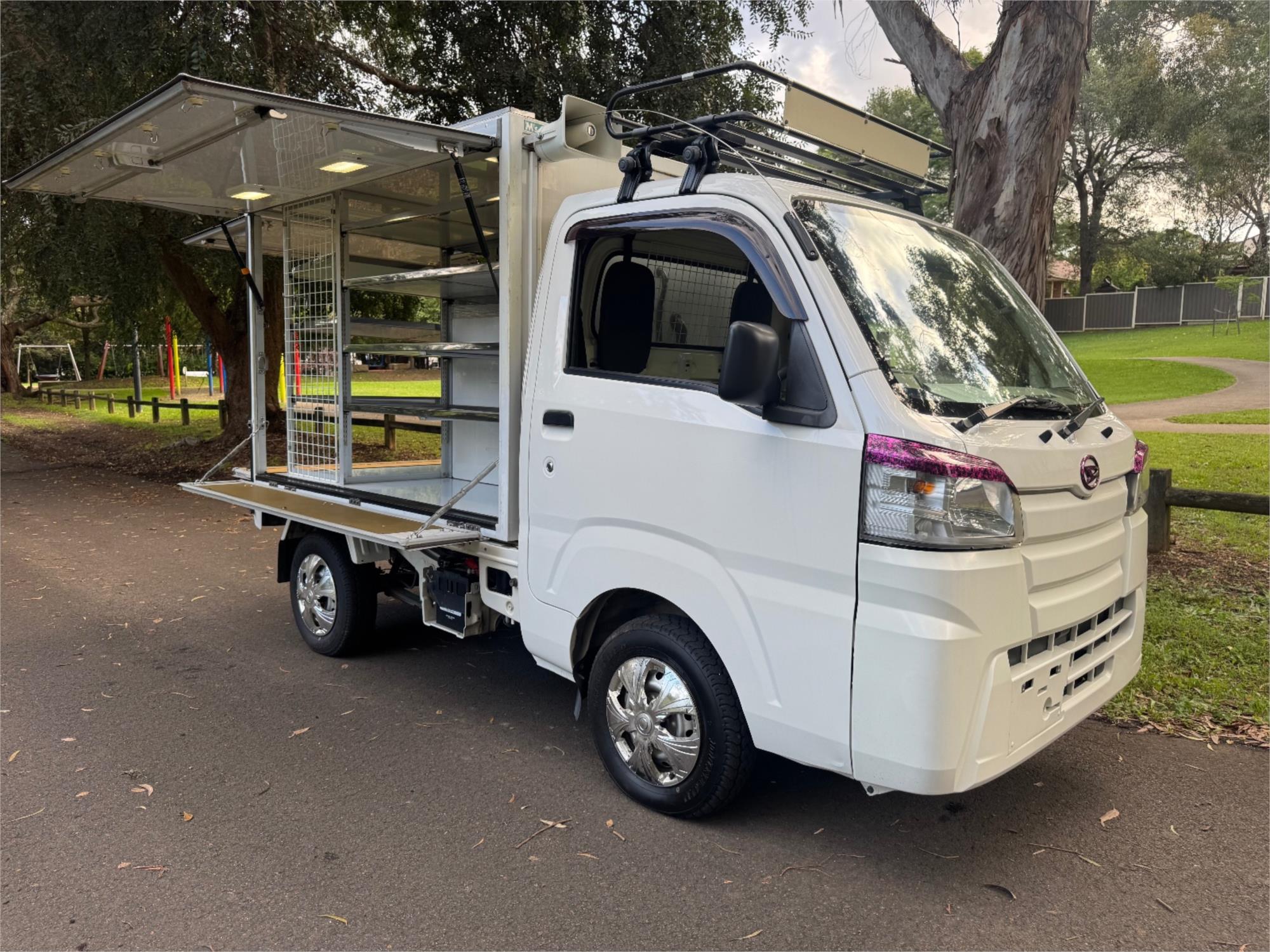 2016 DAIHATSU HIJET AUTOMATIC FOOD TRUCK 