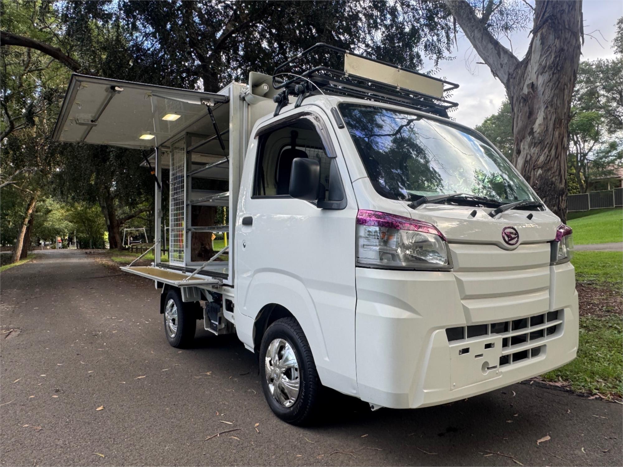 2016 DAIHATSU HIJET AUTOMATIC FOOD TRUCK 