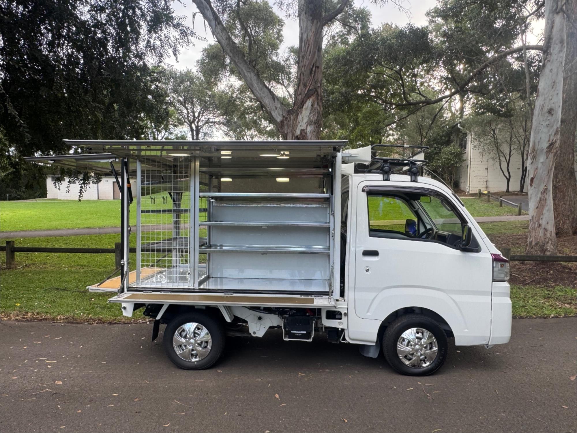 2016 DAIHATSU HIJET AUTOMATIC FOOD TRUCK 