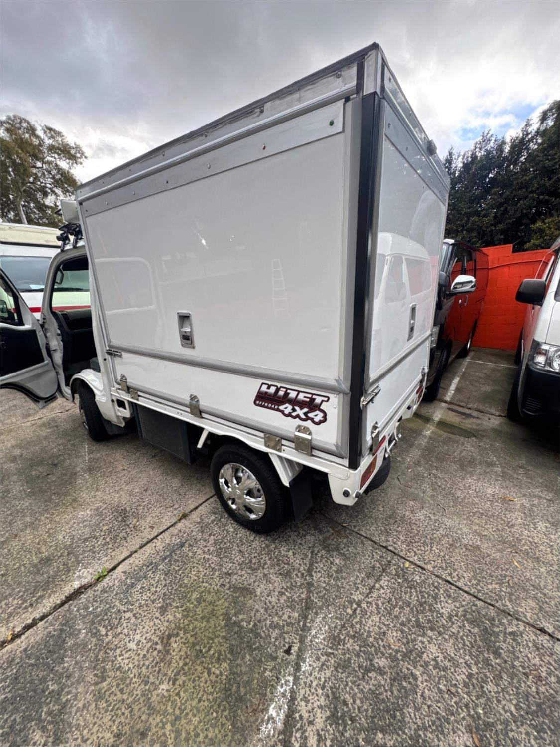 2016 DAIHATSU HIJET AUTOMATIC FOOD TRUCK 