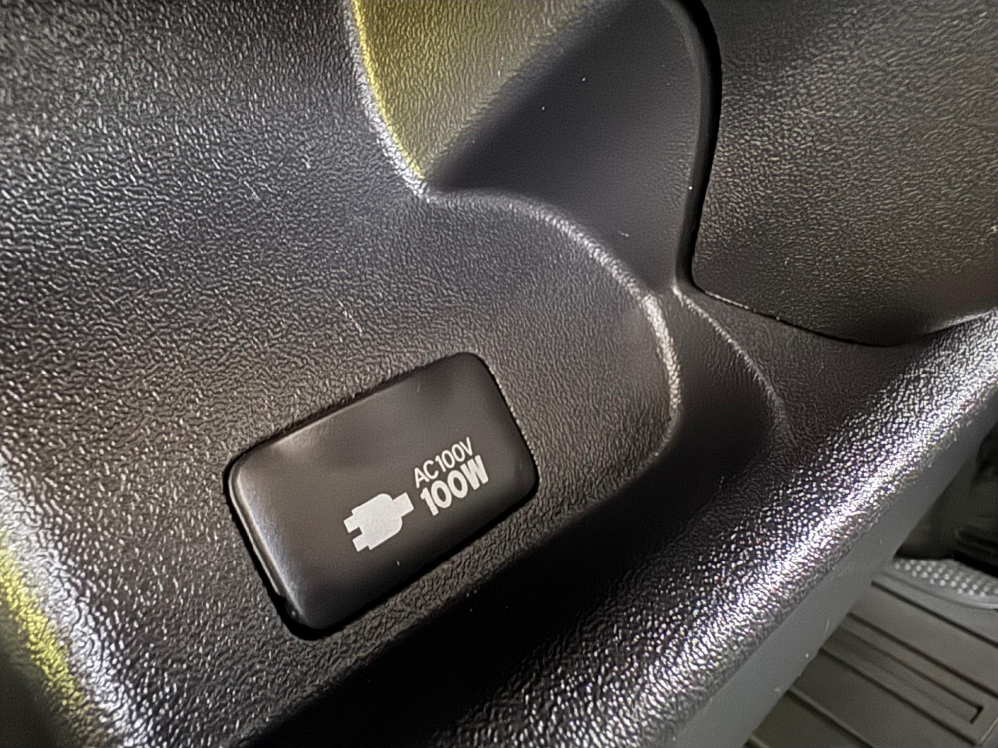 2013 TOYOTA HIACE 5 SP MANUAL VAN