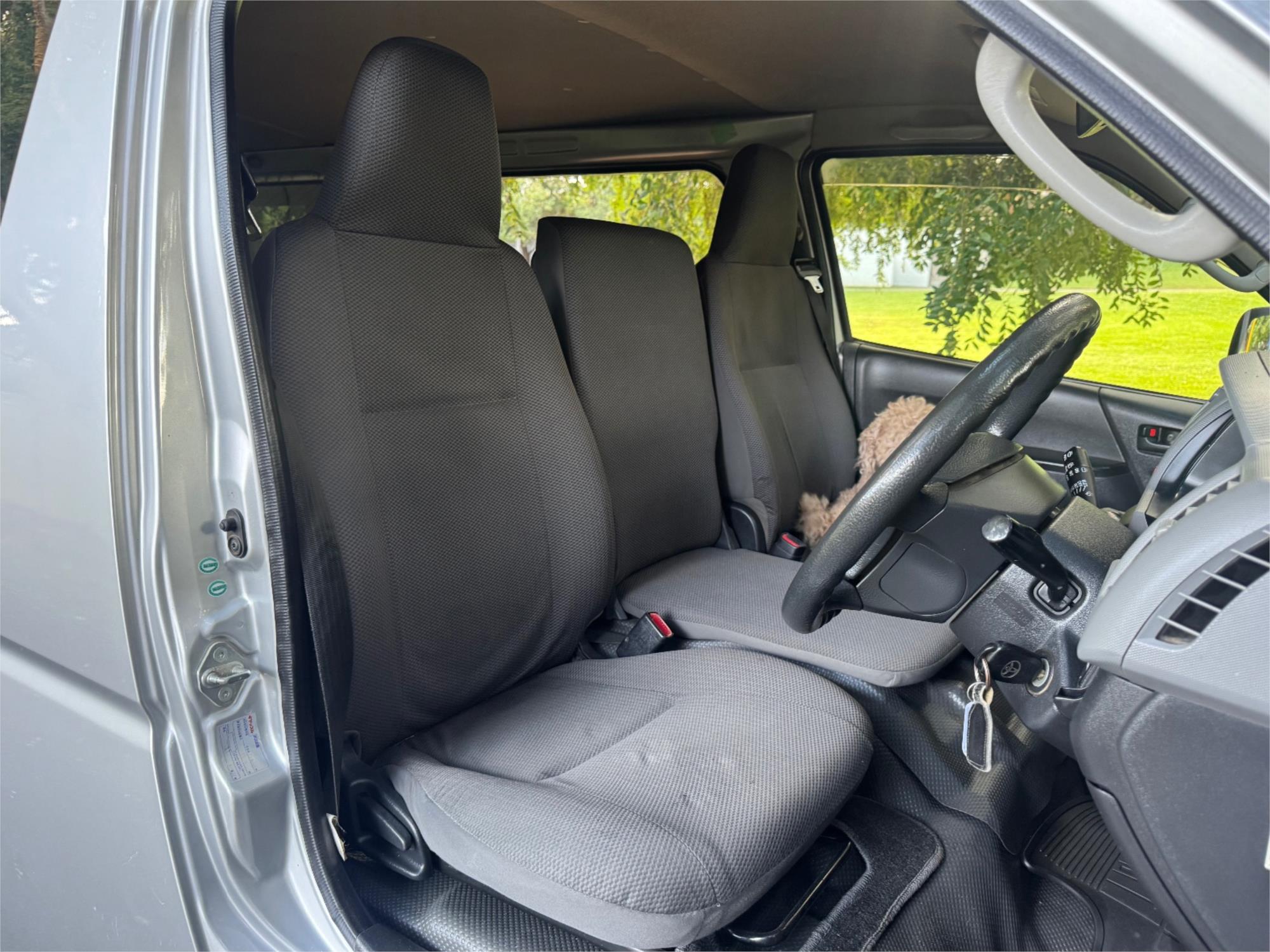 2013 TOYOTA HIACE 5 SP MANUAL VAN