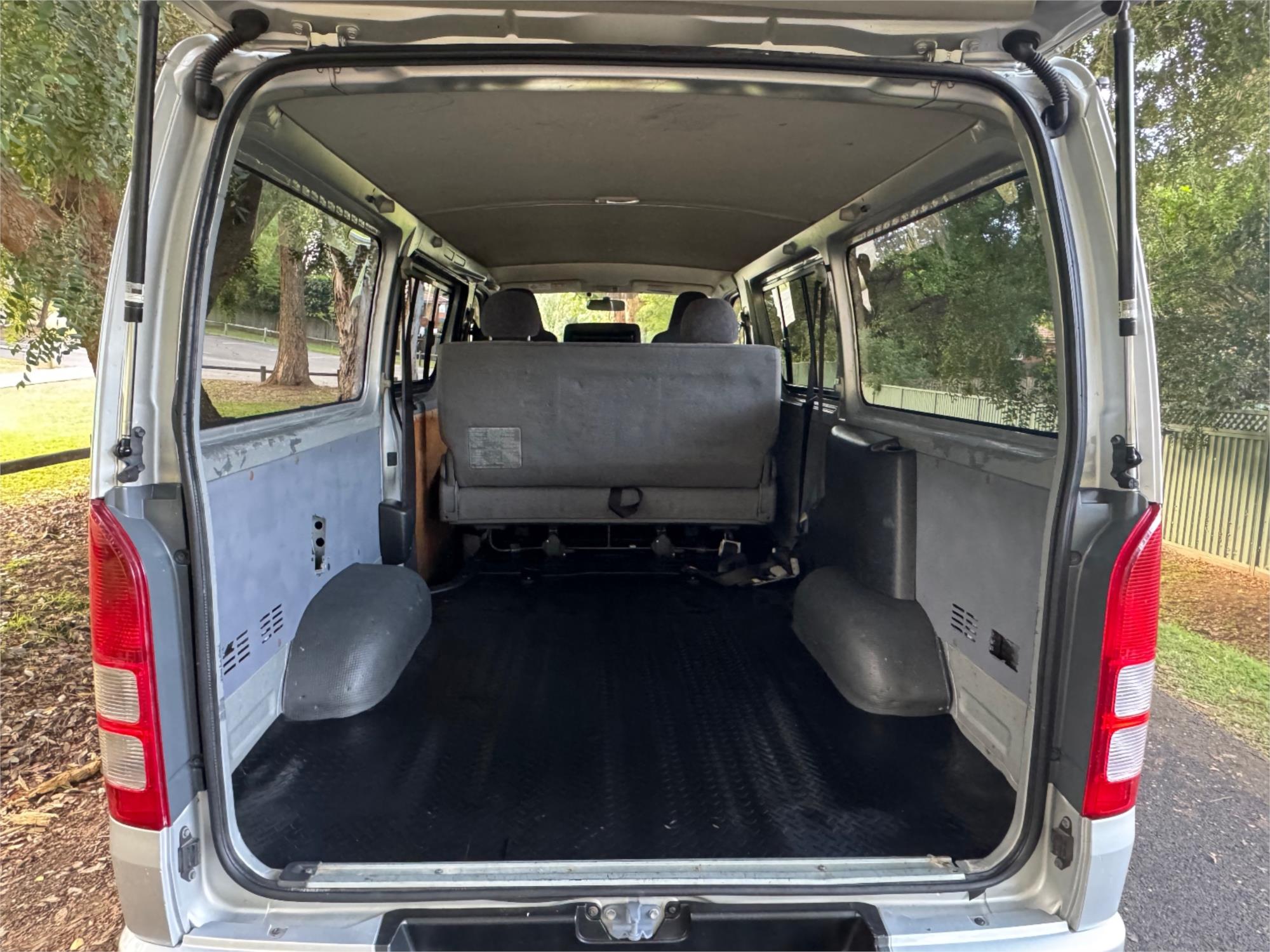 2013 TOYOTA HIACE 5 SP MANUAL VAN