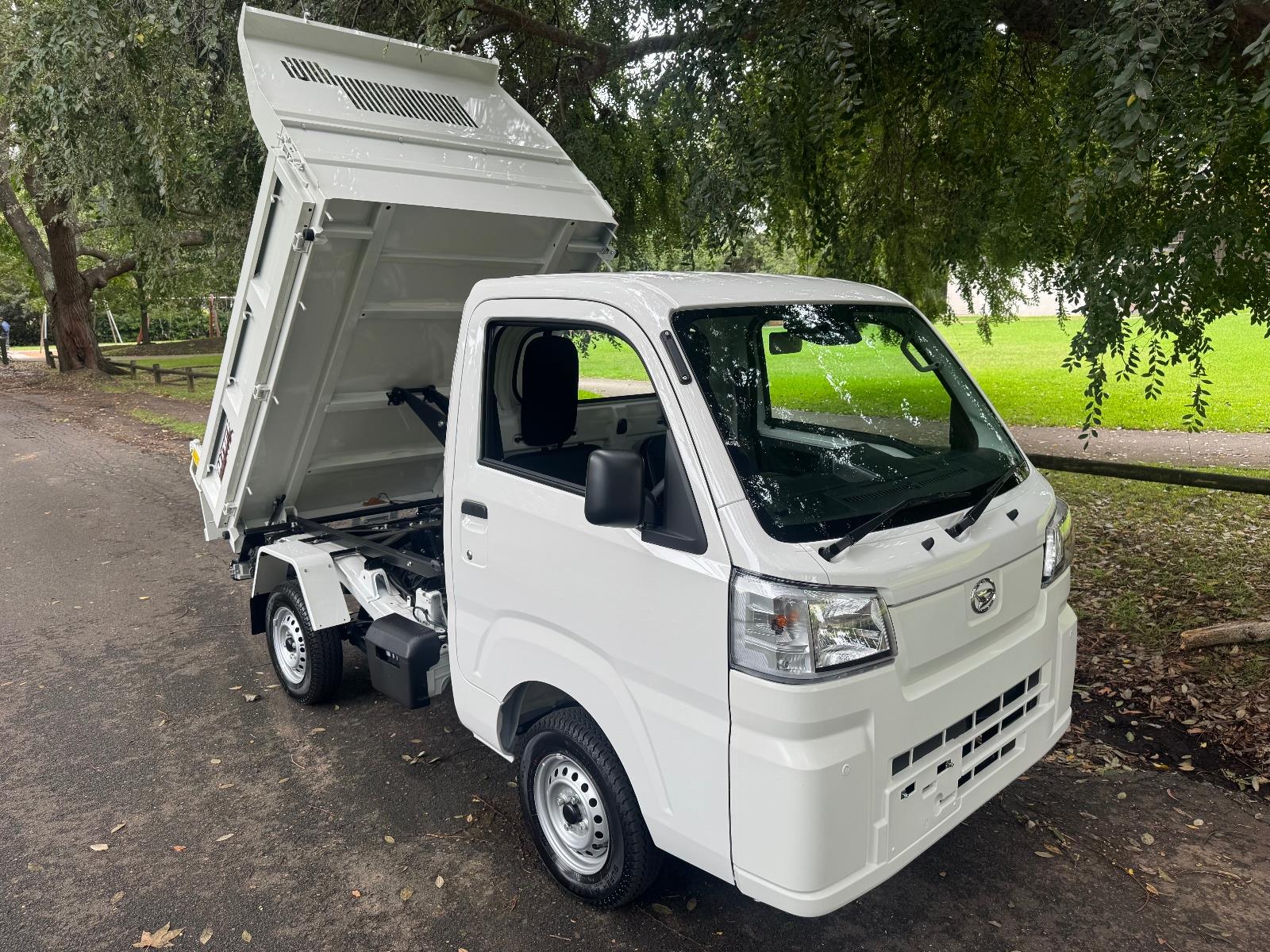 2024 DAIHATSU HI-JET AUTOMATIC 2D UTILITY