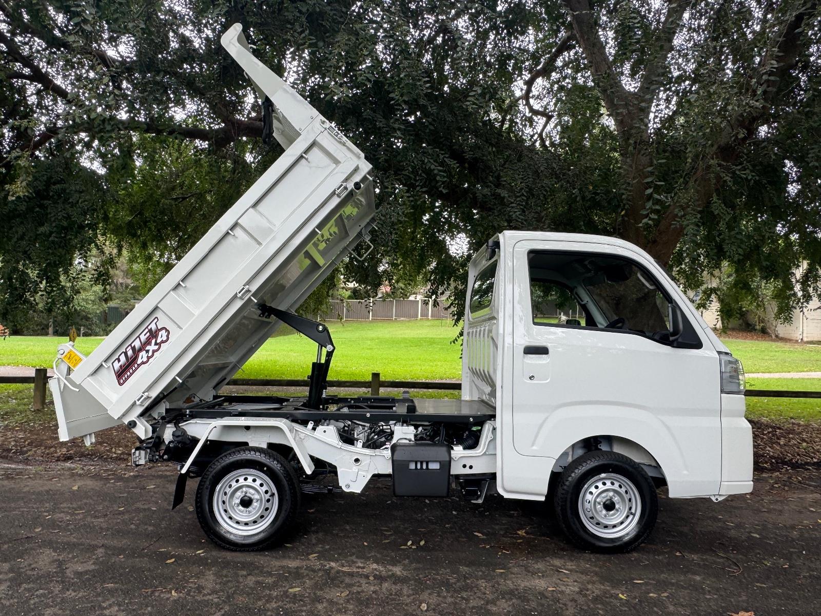 2024 DAIHATSU HI-JET AUTOMATIC 2D UTILITY