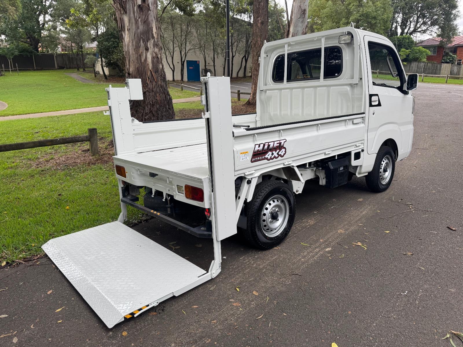 2018 DAIHATSU HI-JET 4WD 5 SP MANUAL MINI TRUCK