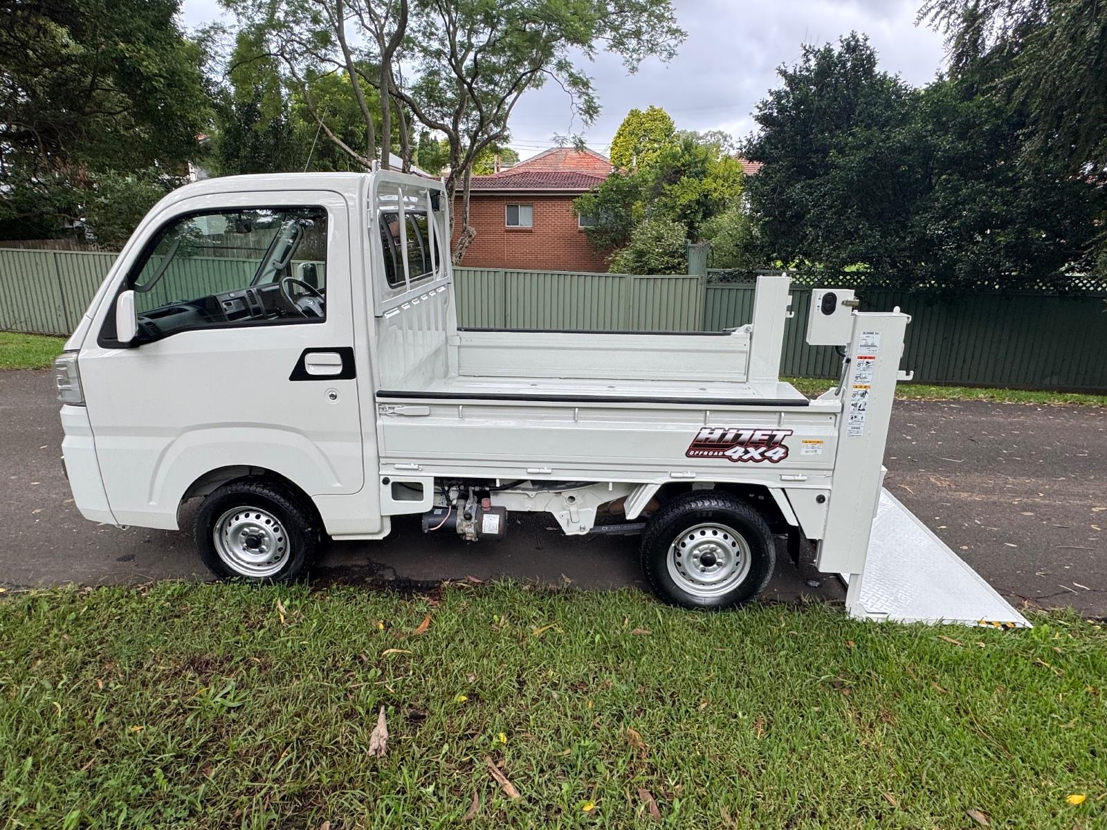 2018 DAIHATSU HI-JET 4WD 5 SP MANUAL MINI TRUCK