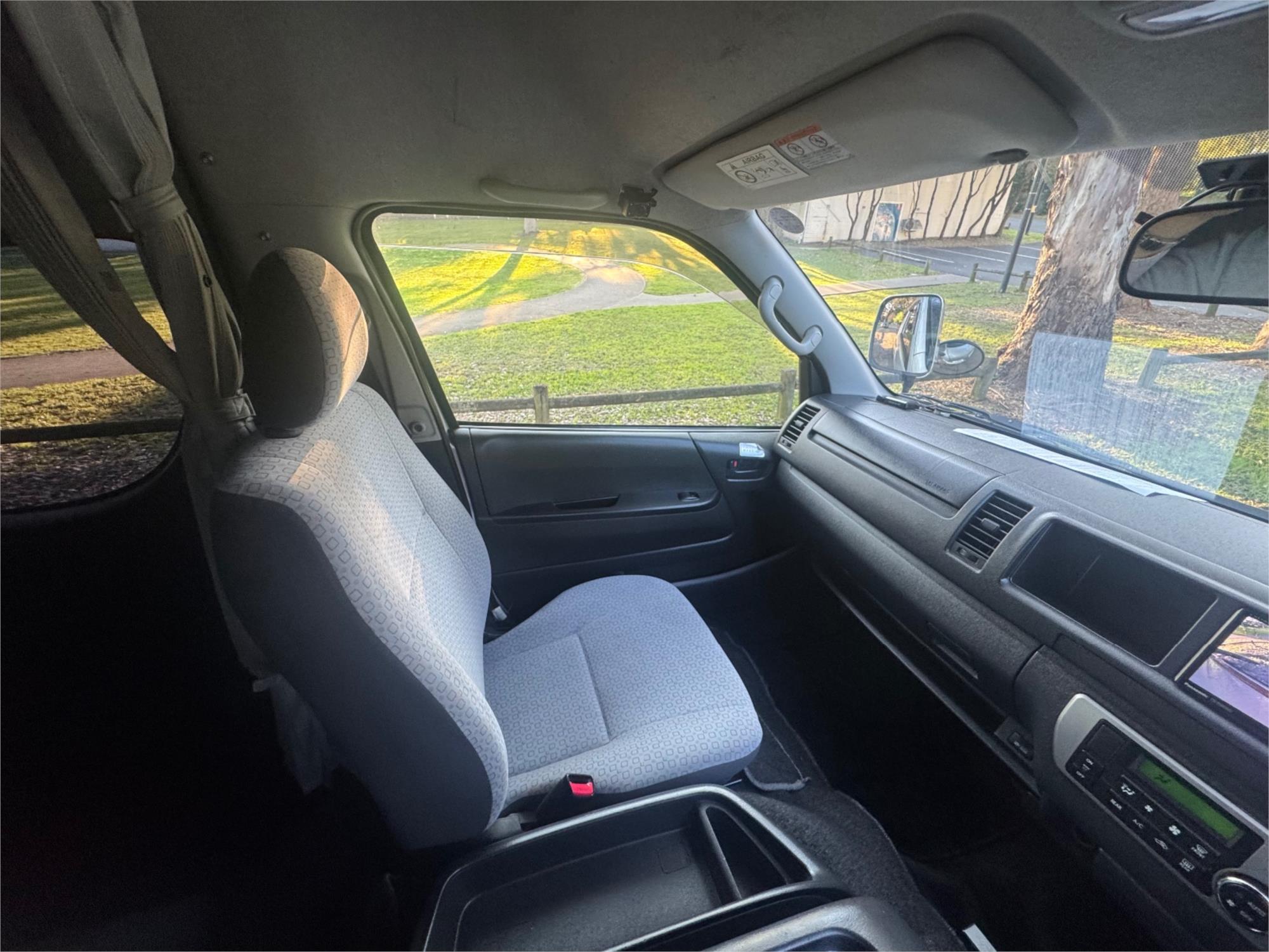 2014 TOYOTA HIACE AUTOMATIC VAN