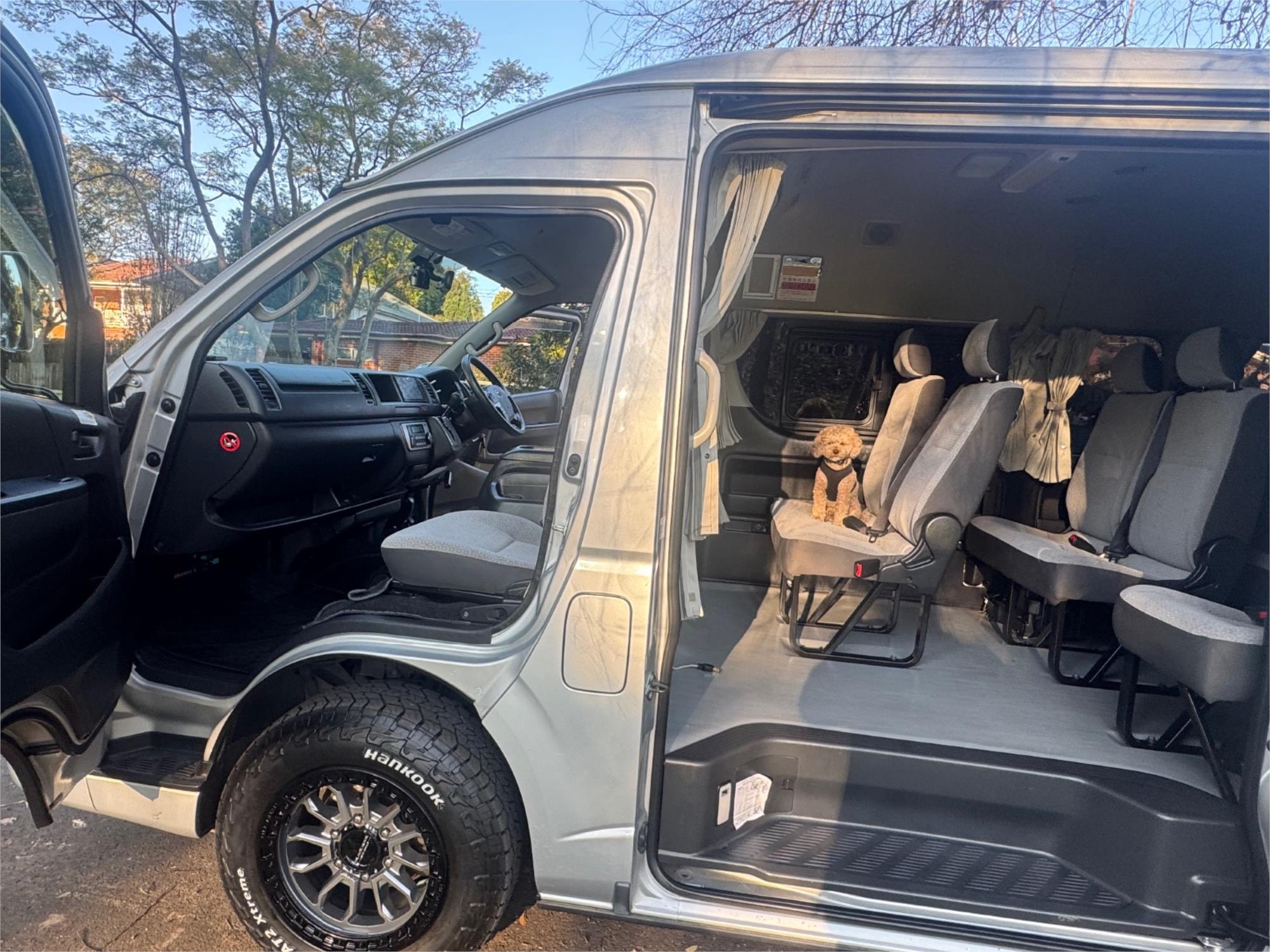 2014 TOYOTA HIACE AUTOMATIC VAN