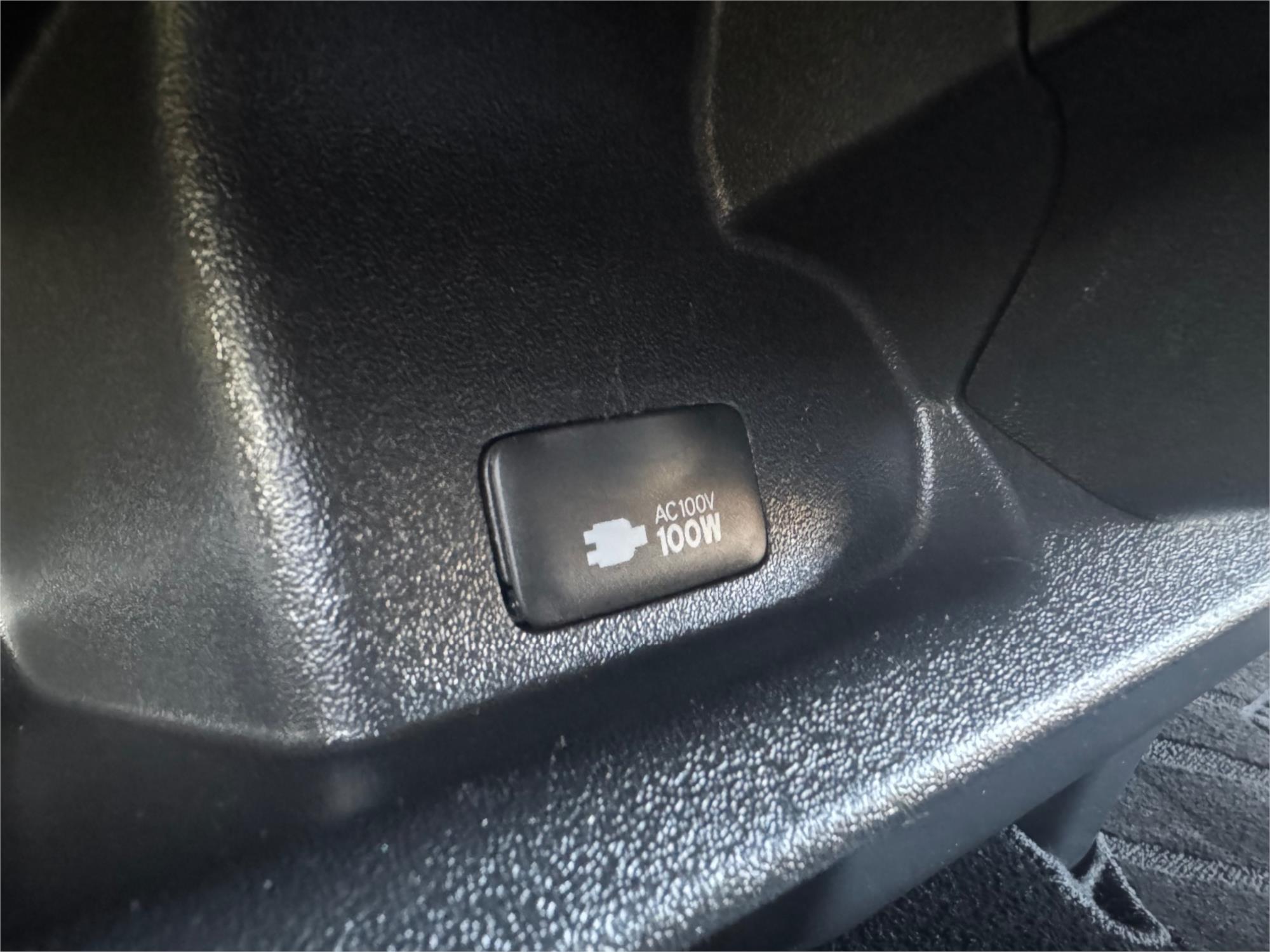 2014 TOYOTA HIACE AUTOMATIC VAN