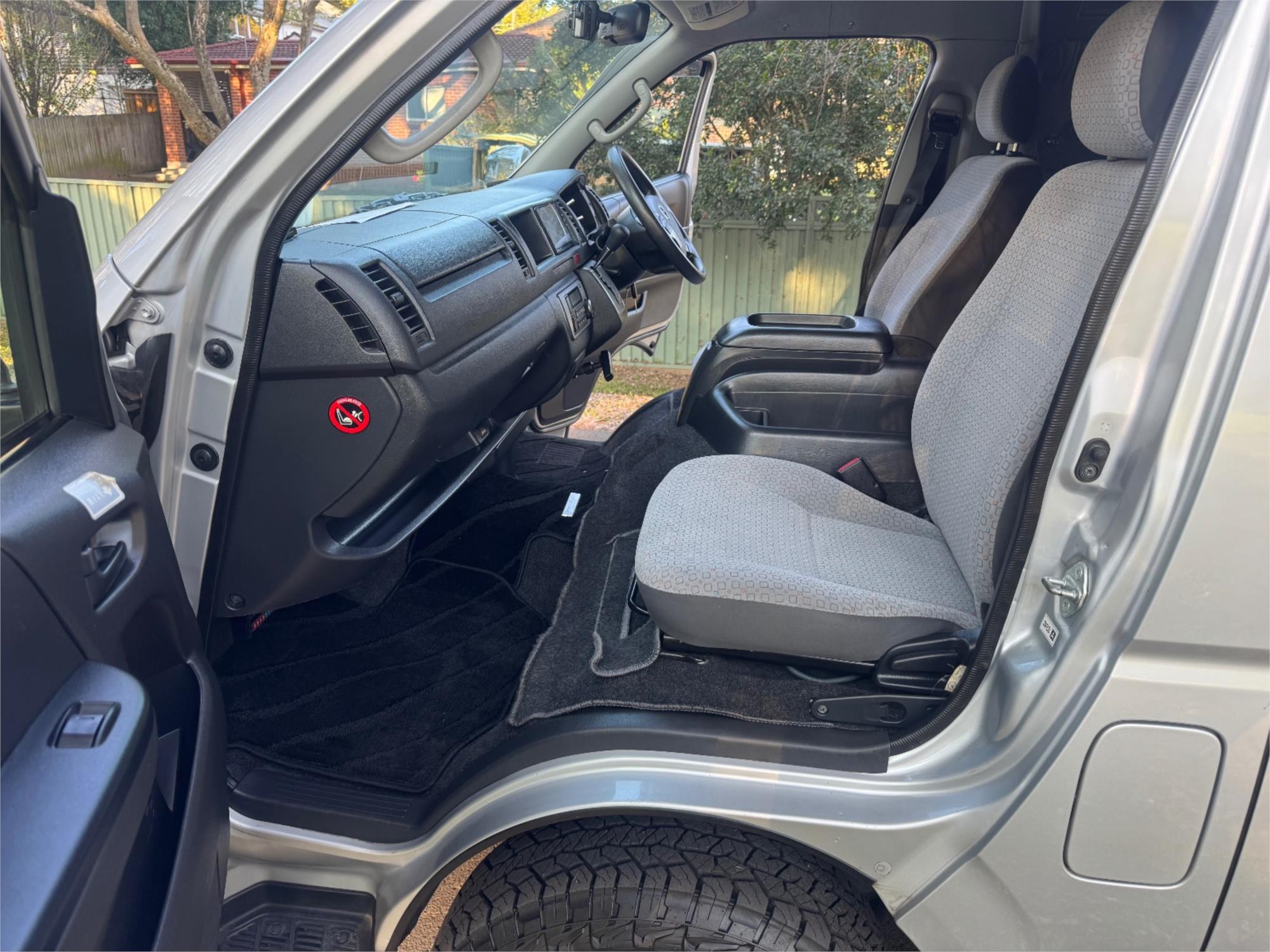 2014 TOYOTA HIACE AUTOMATIC VAN