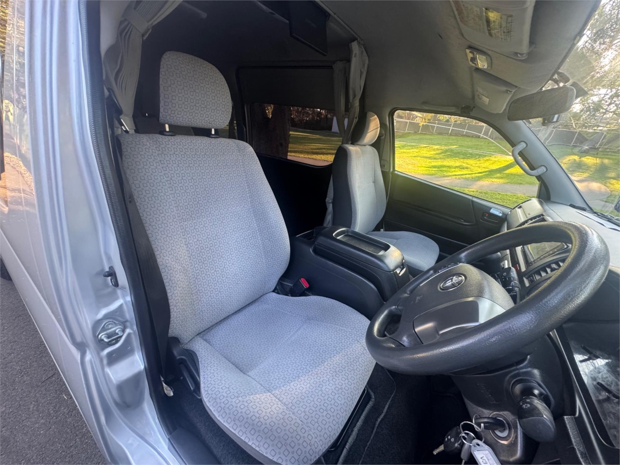 2014 TOYOTA HIACE AUTOMATIC VAN