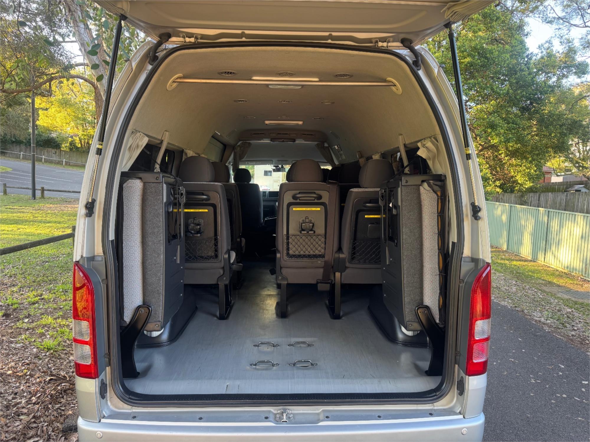 2014 TOYOTA HIACE AUTOMATIC VAN