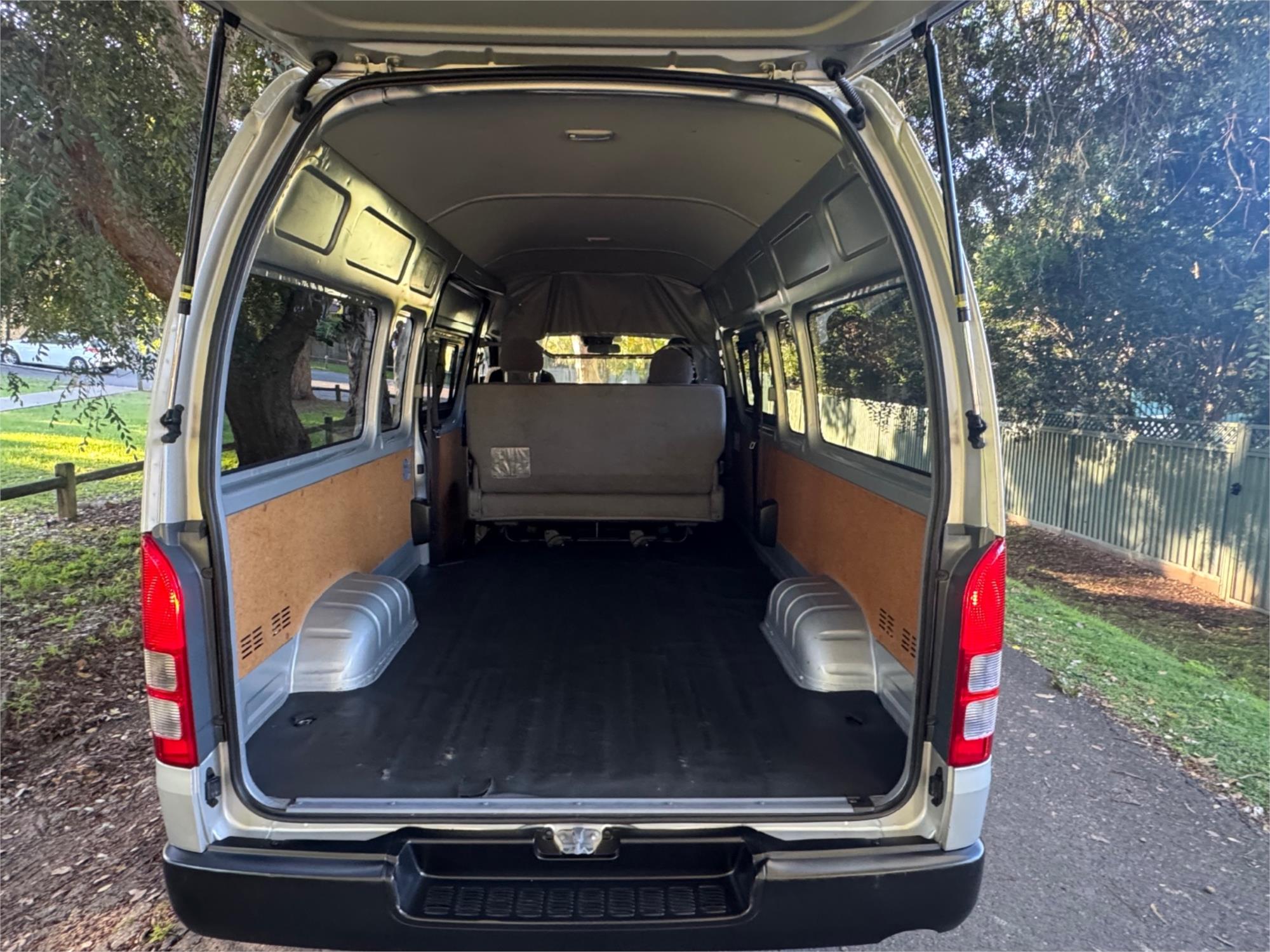 2021 TOYOTA HIACE 6 SP AUTOMATIC VAN