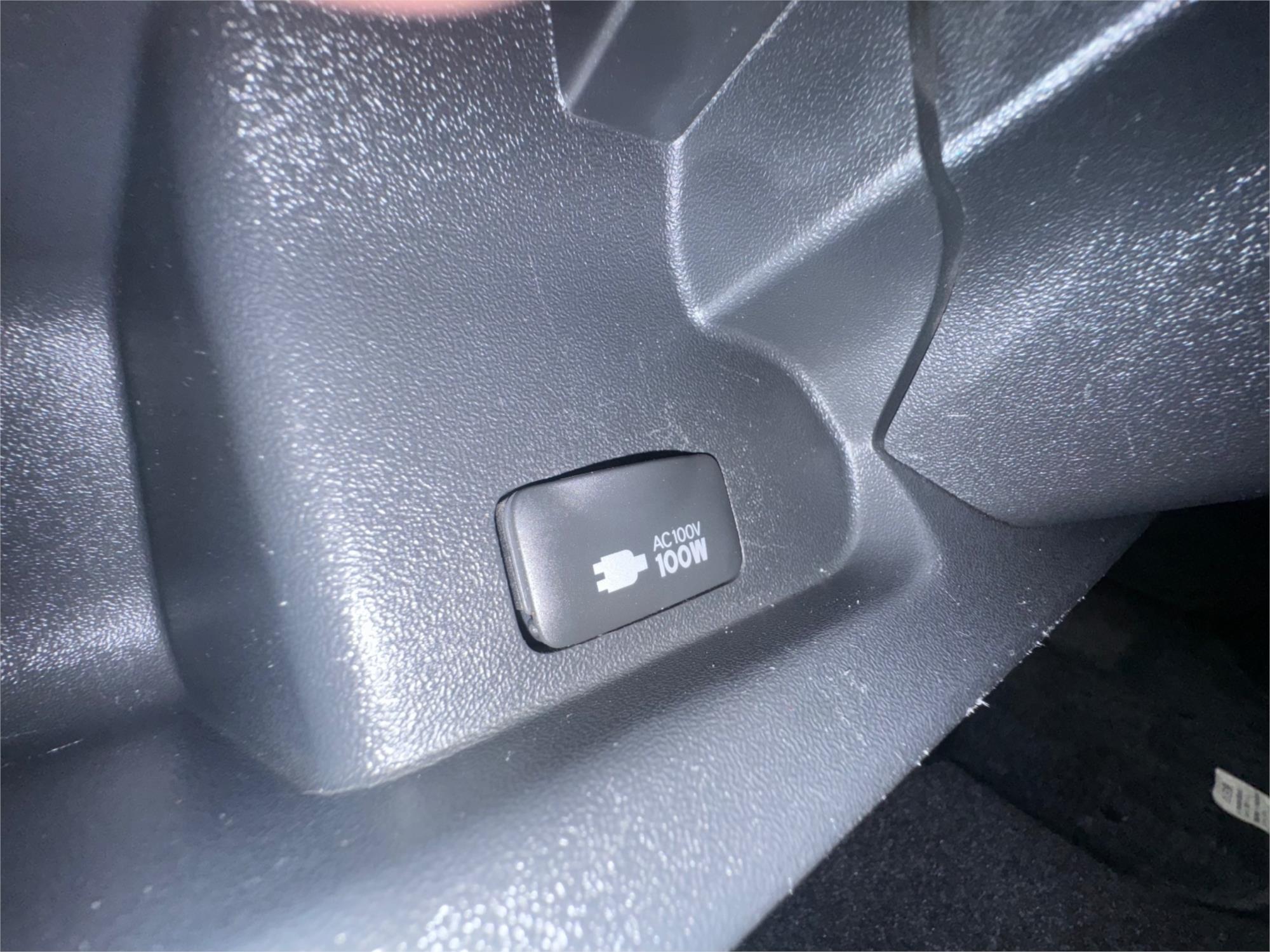 2011 TOYOTA HIACE 4 SP AUTOMATIC VAN