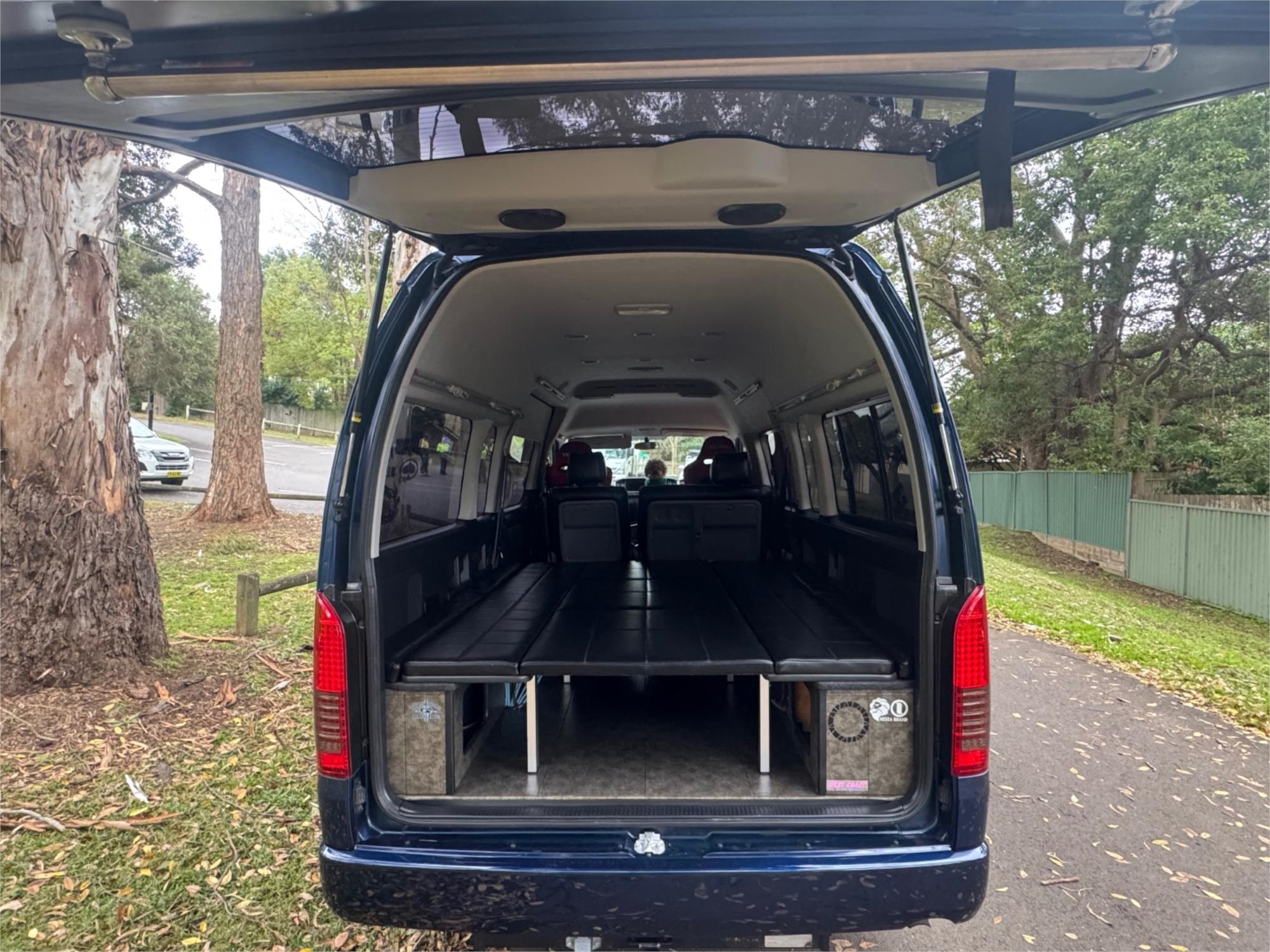 2011 TOYOTA HIACE 4 SP AUTOMATIC VAN