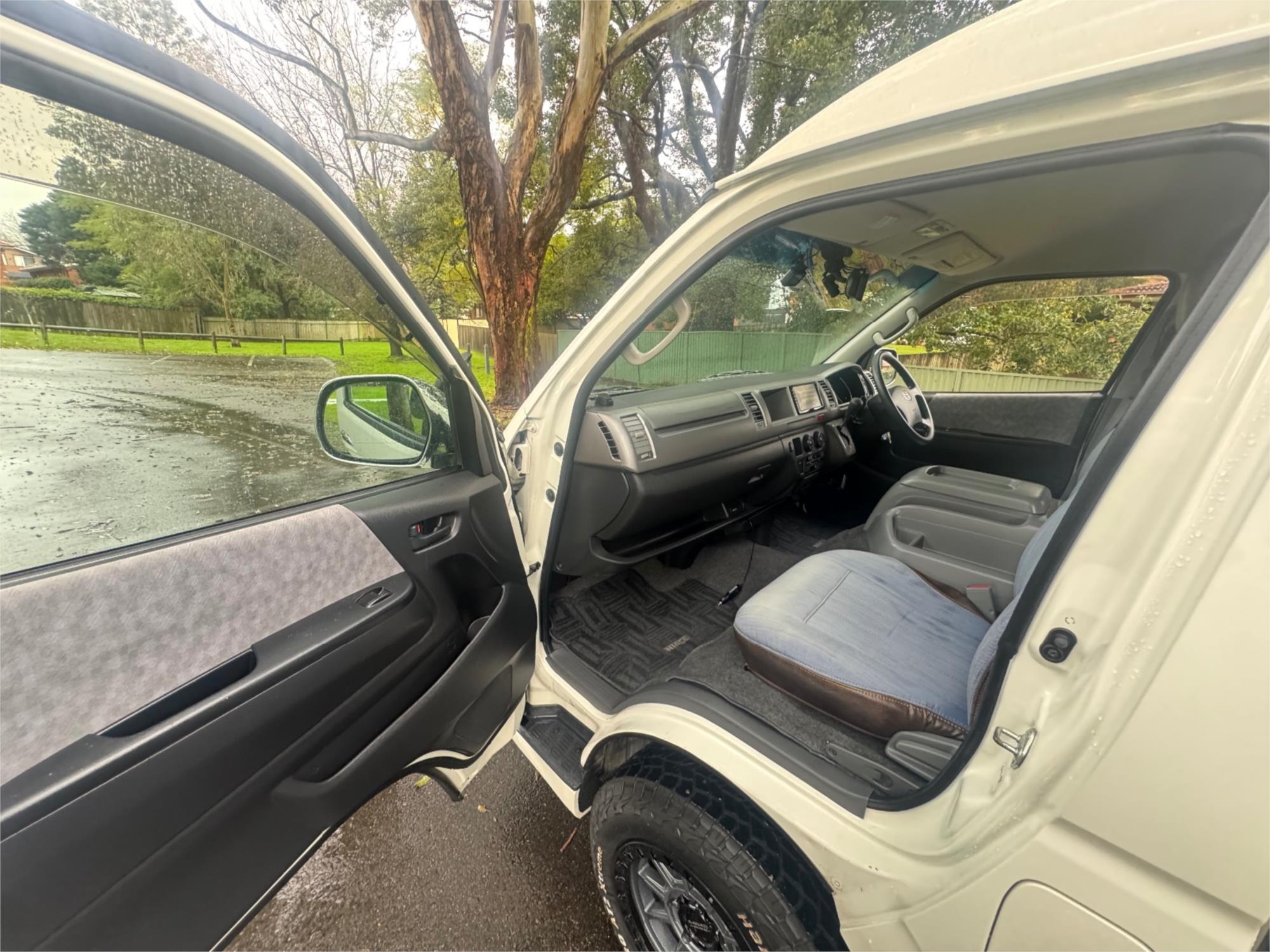 2008 TOYOTA HIACE 4 SP AUTOMATIC BUS