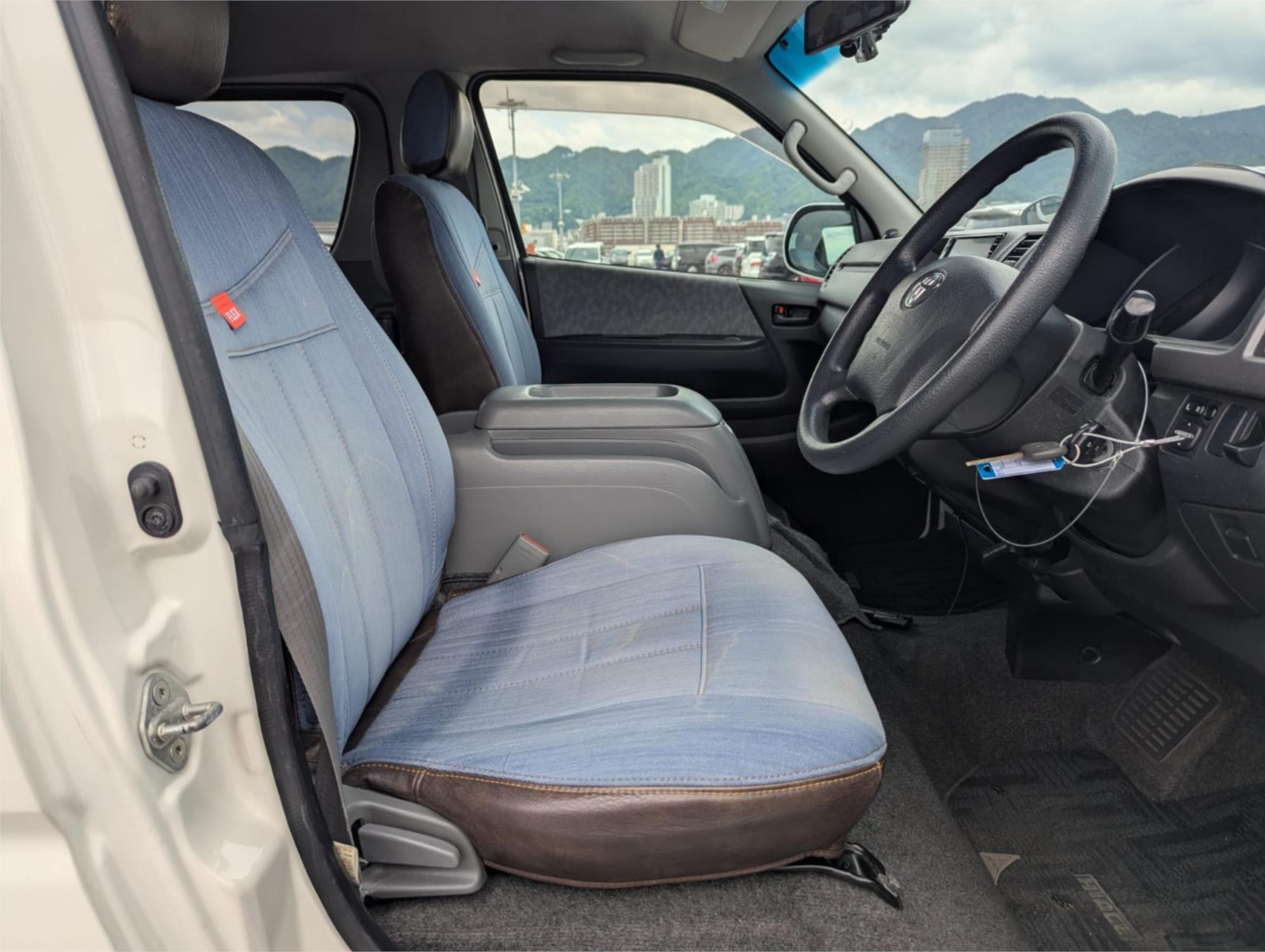 2008 TOYOTA HIACE 4 SP AUTOMATIC BUS