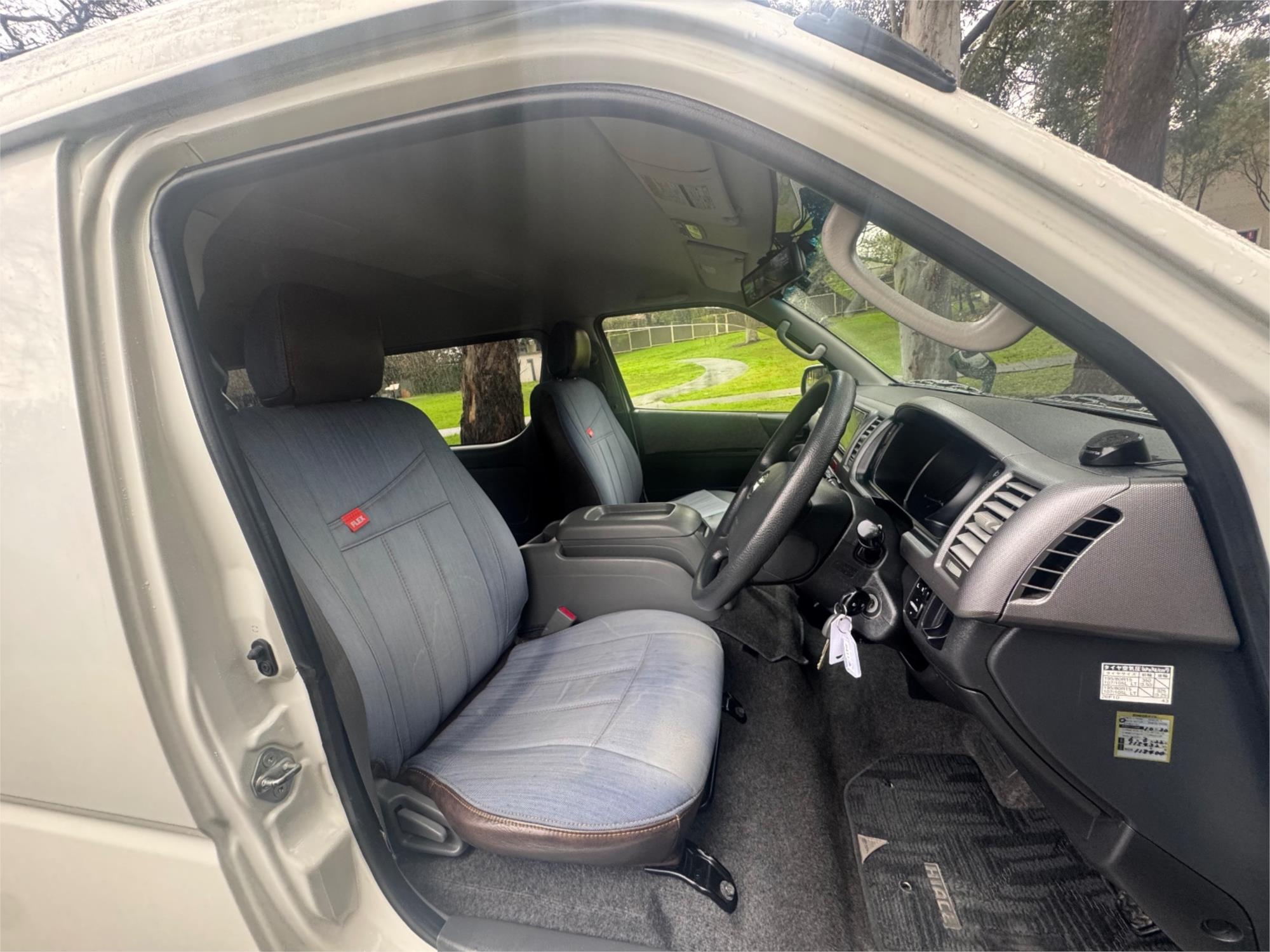 2008 TOYOTA HIACE 4 SP AUTOMATIC BUS