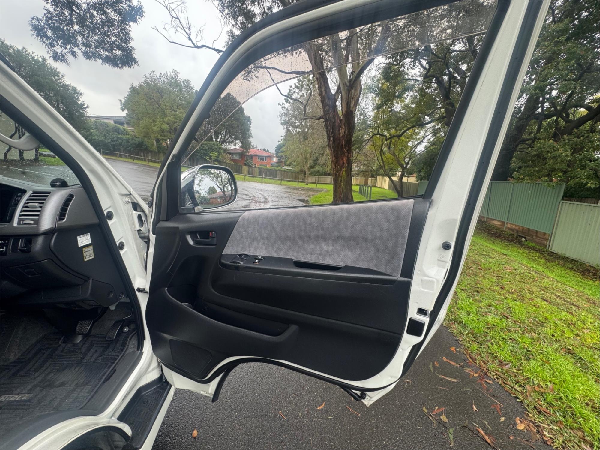 2008 TOYOTA HIACE 4 SP AUTOMATIC BUS