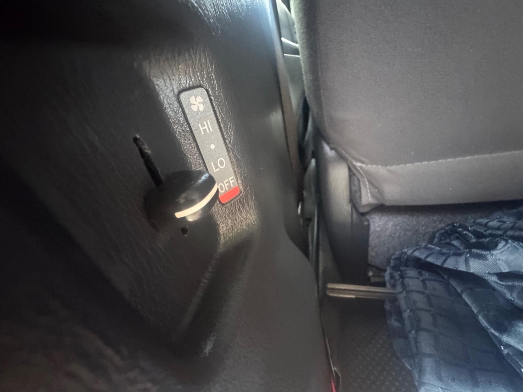 2015 TOYOTA HIACE AUTOMATIC VAN