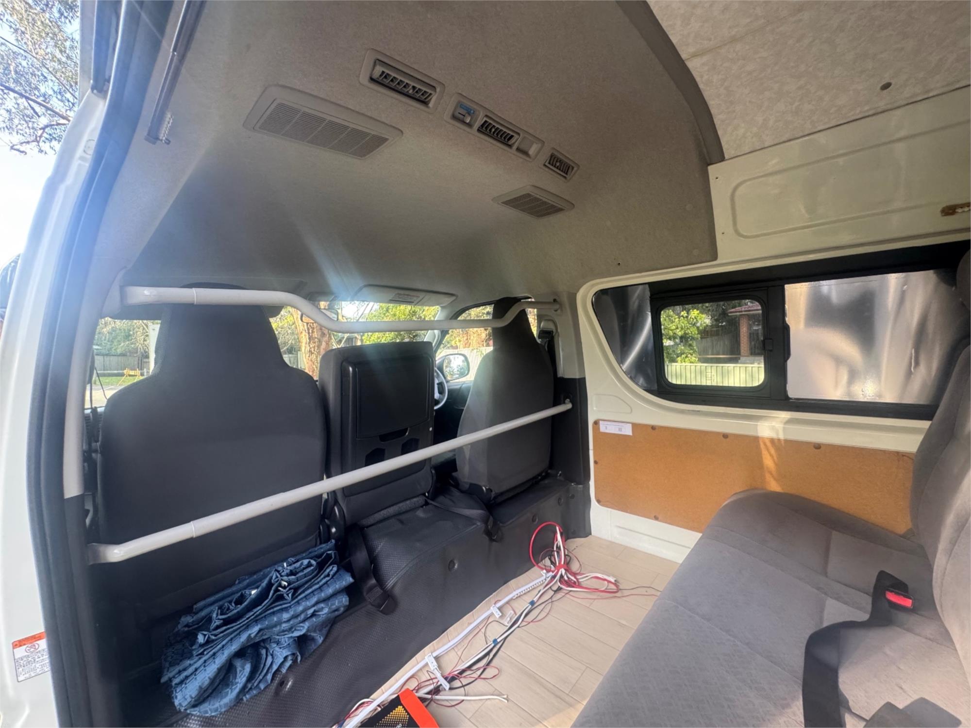 2015 TOYOTA HIACE AUTOMATIC VAN