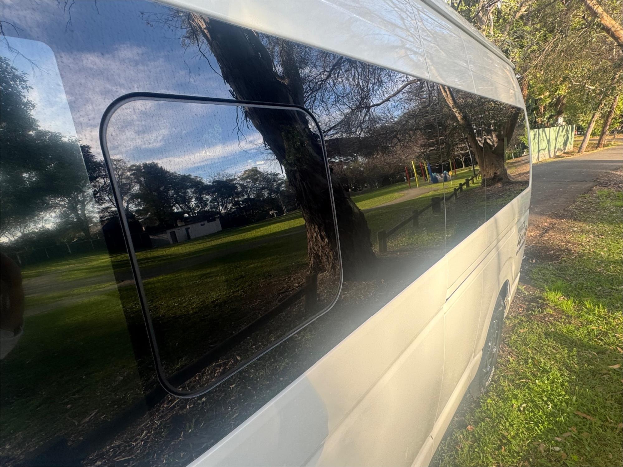 2015 TOYOTA HIACE AUTOMATIC VAN