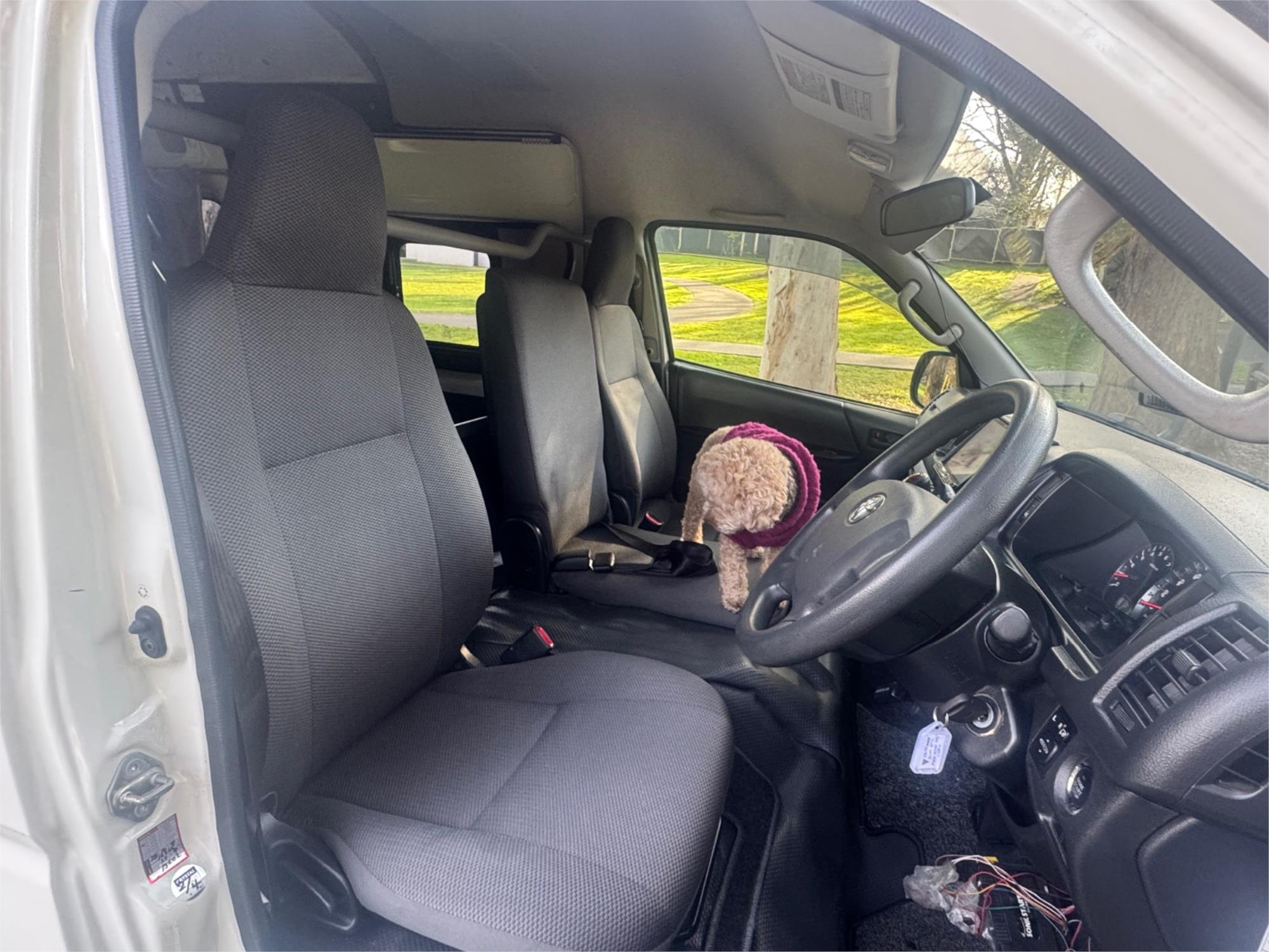 2015 TOYOTA HIACE AUTOMATIC VAN