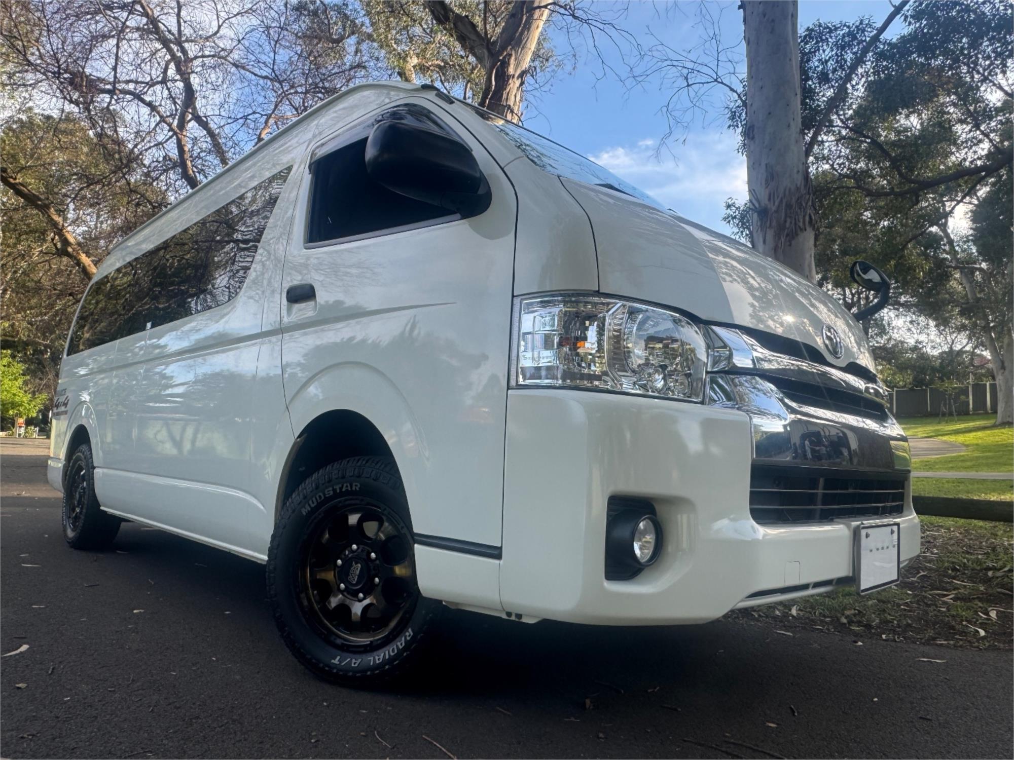 2015 TOYOTA HIACE AUTOMATIC VAN
