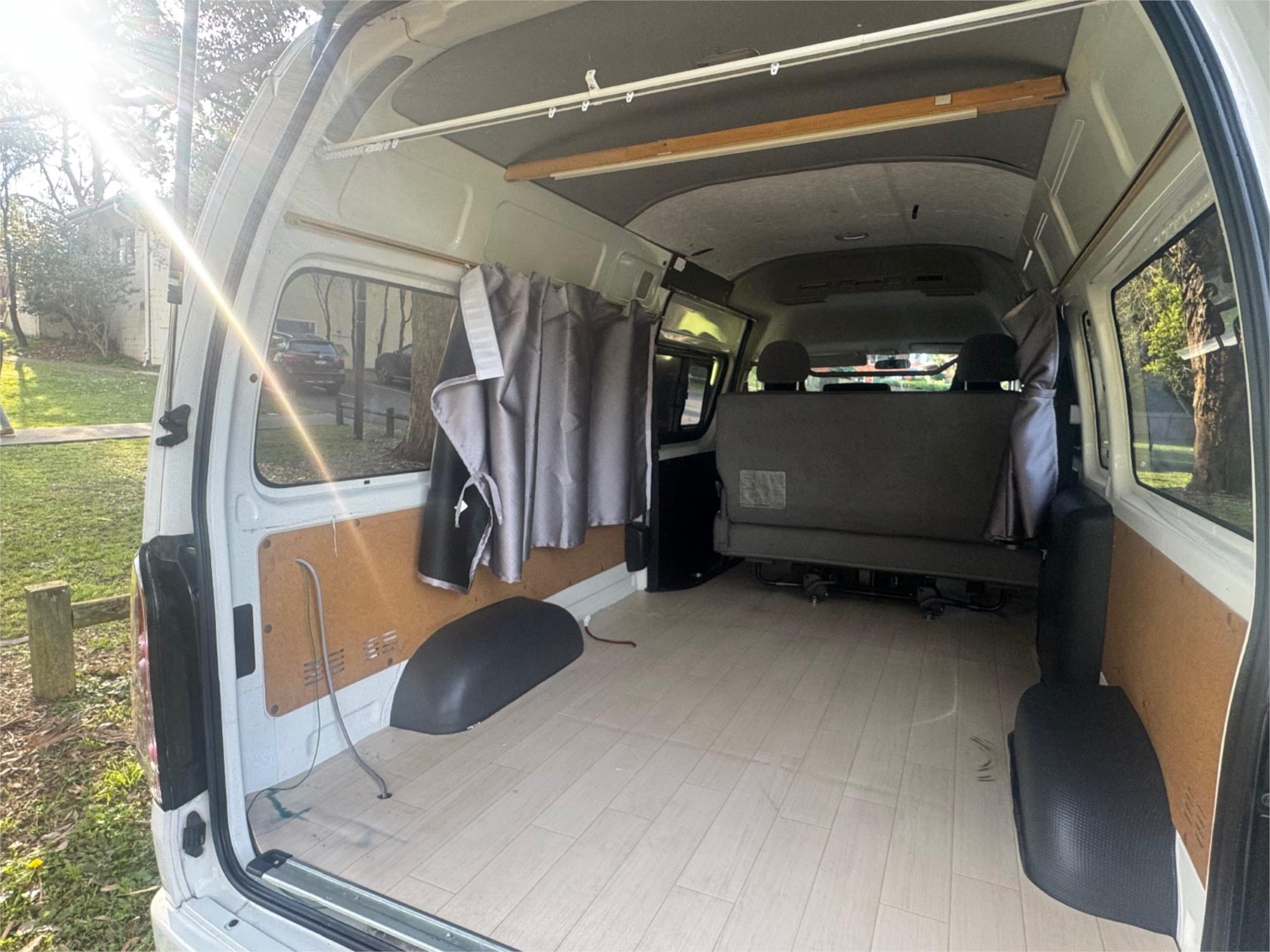 2015 TOYOTA HIACE AUTOMATIC VAN