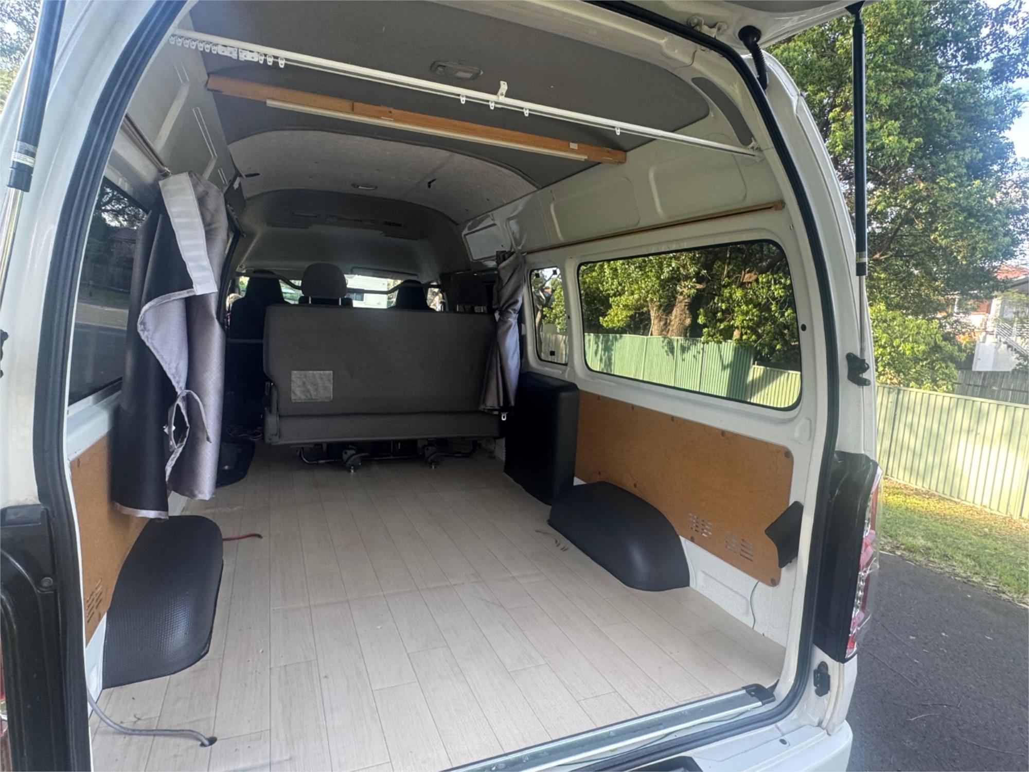 2015 TOYOTA HIACE AUTOMATIC VAN