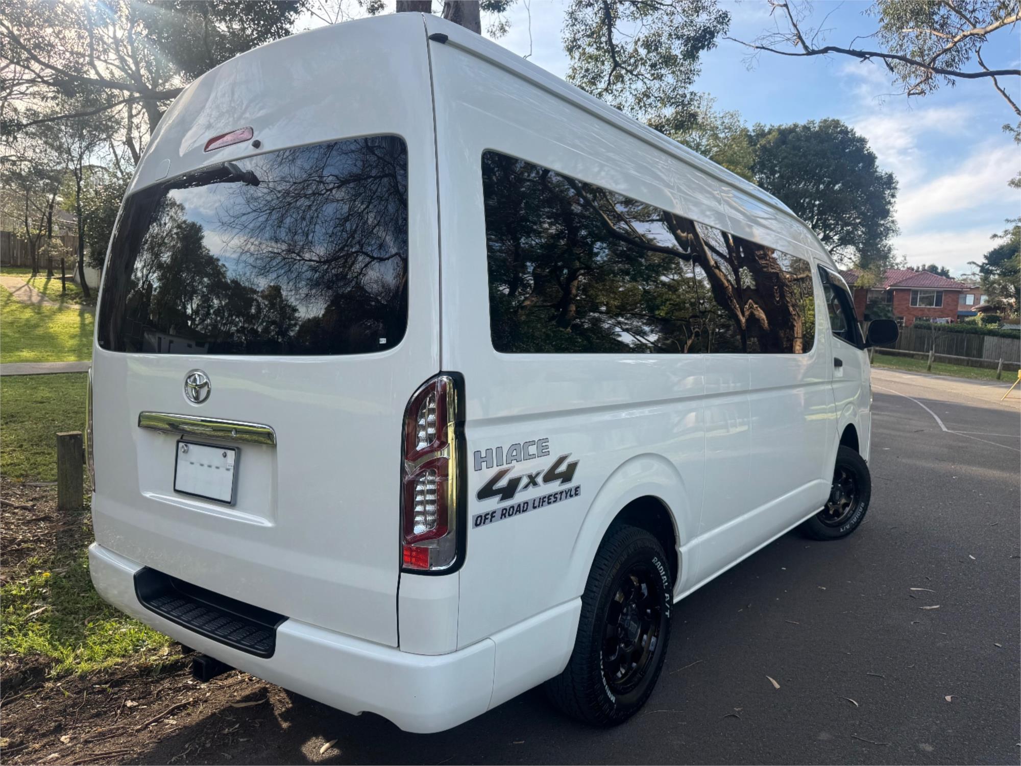 2015 TOYOTA HIACE AUTOMATIC VAN