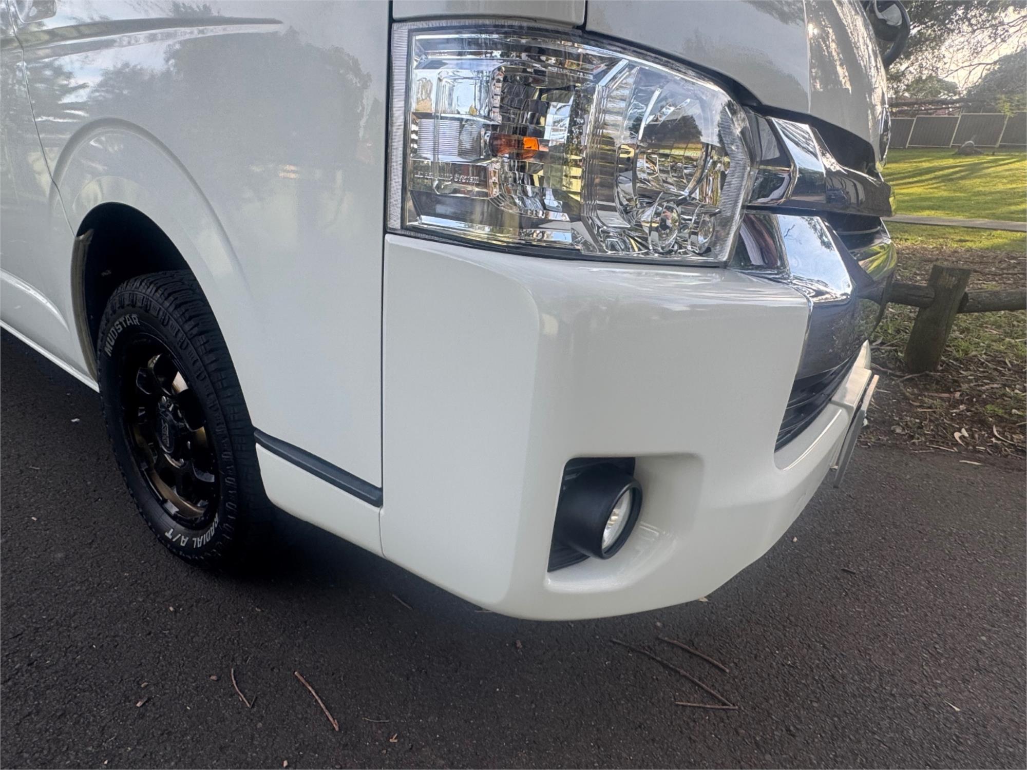 2015 TOYOTA HIACE AUTOMATIC VAN