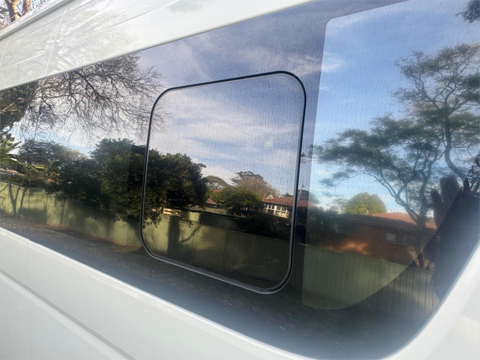 2015 TOYOTA HIACE AUTOMATIC VAN