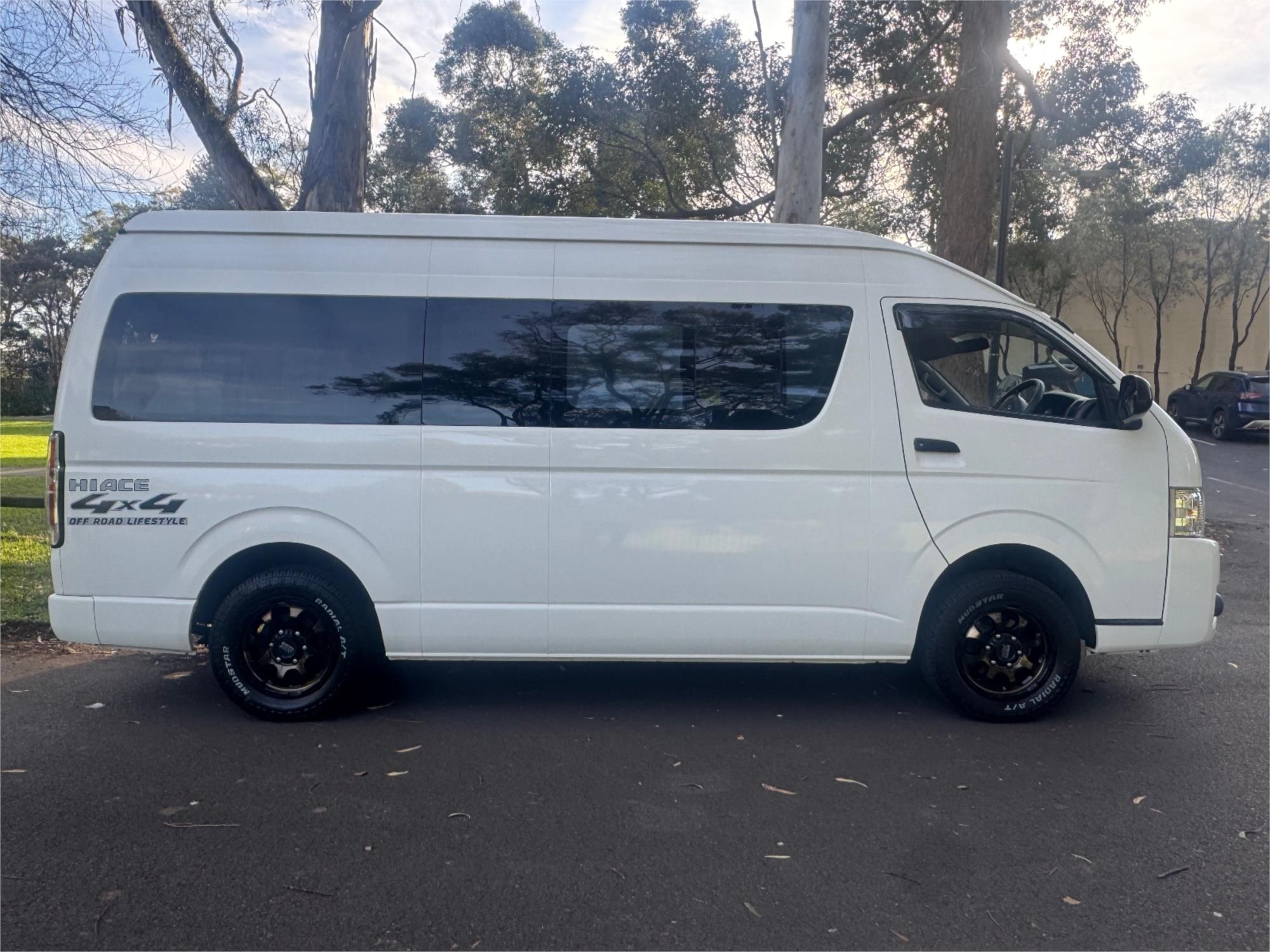 2015 TOYOTA HIACE AUTOMATIC VAN