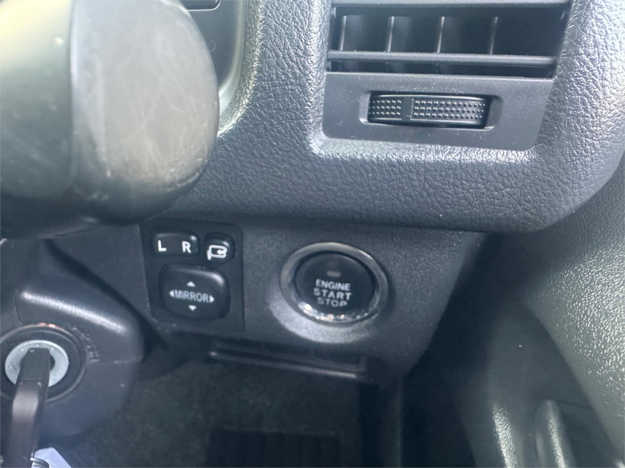 2015 TOYOTA HIACE AUTOMATIC VAN