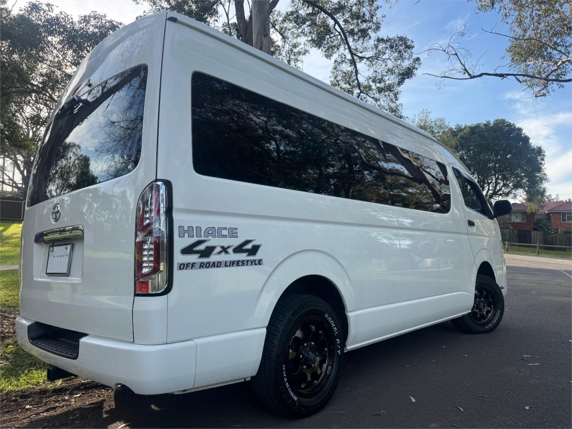 2015 TOYOTA HIACE AUTOMATIC VAN