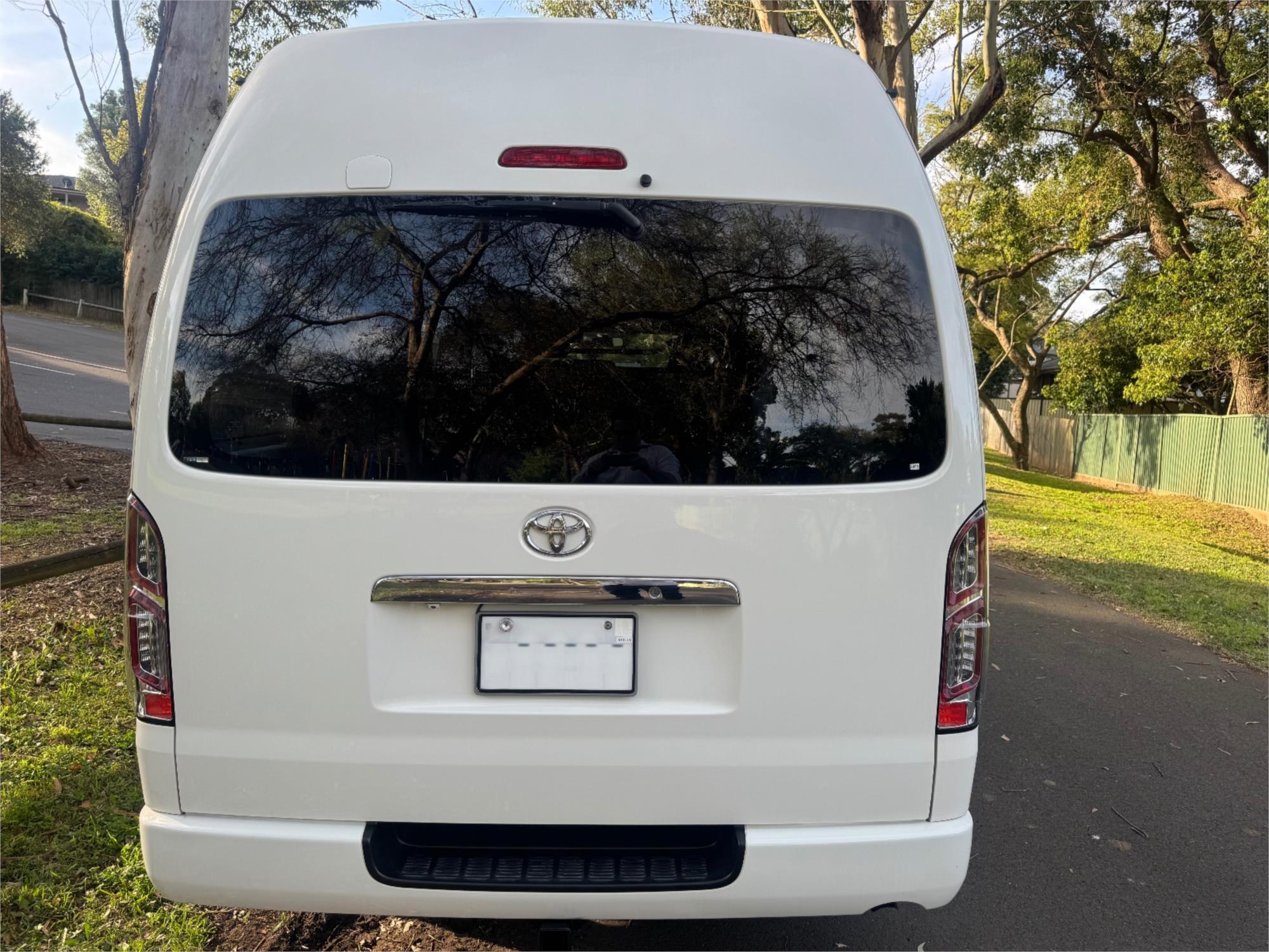 2015 TOYOTA HIACE AUTOMATIC VAN