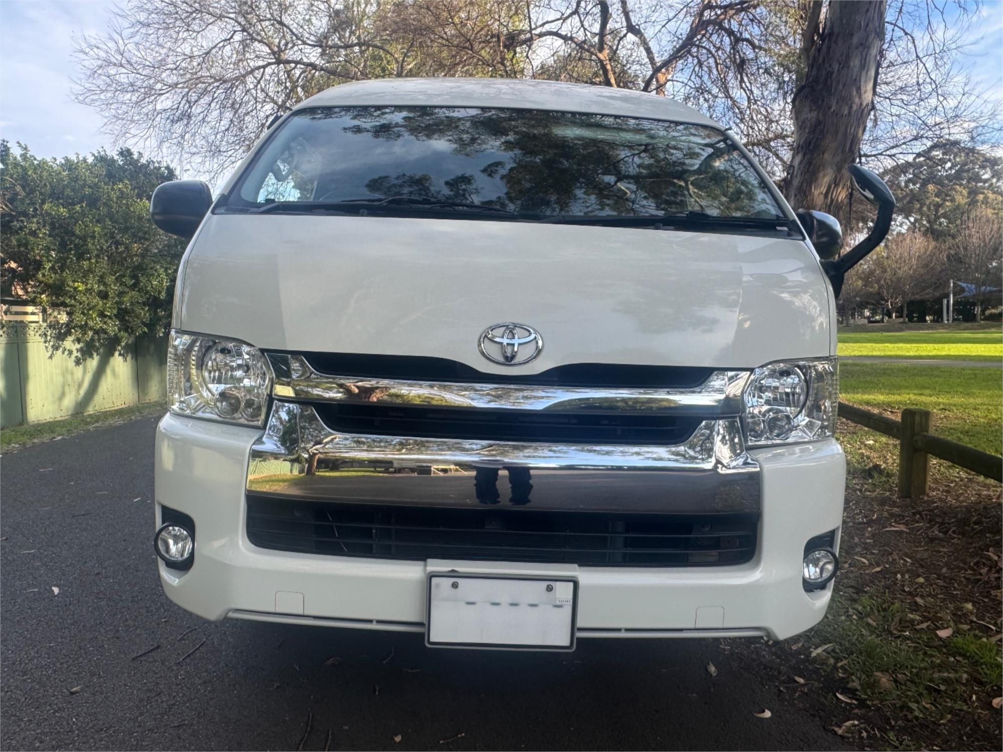 2015 TOYOTA HIACE AUTOMATIC VAN