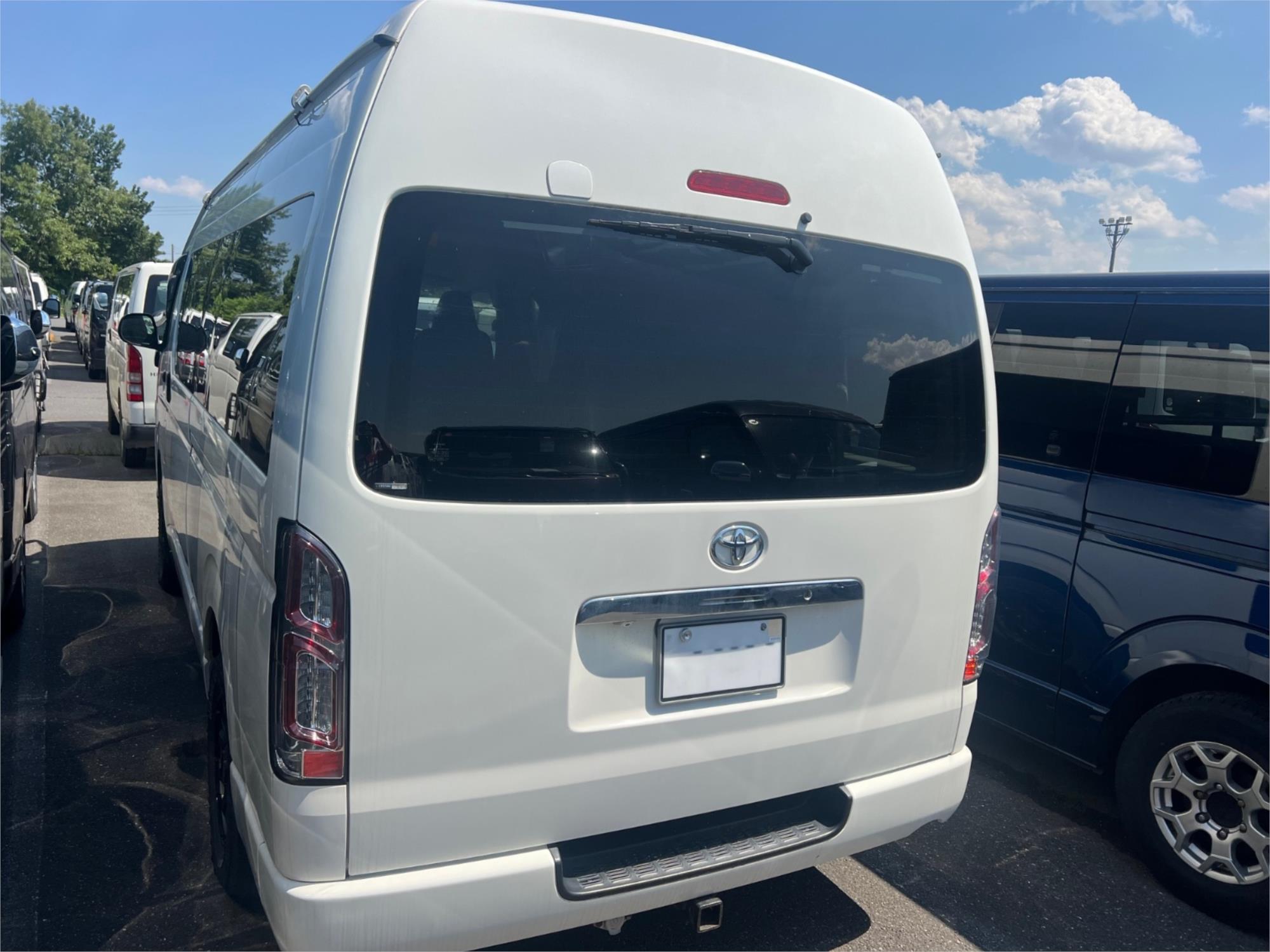 2015 TOYOTA HIACE AUTOMATIC VAN