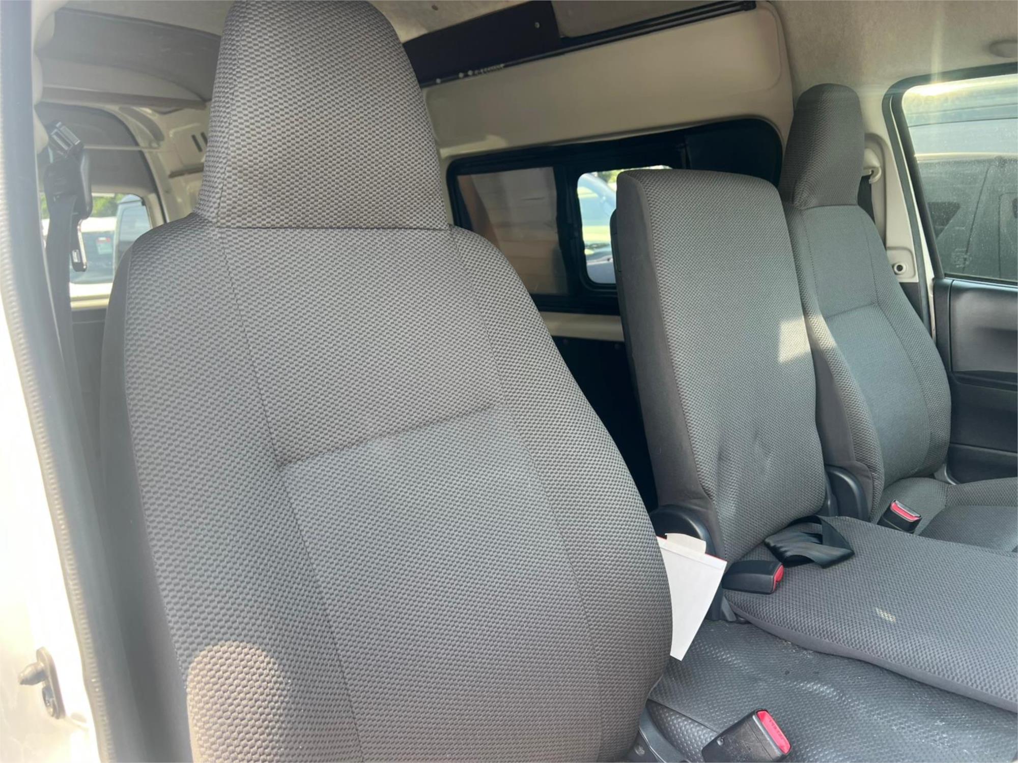 2015 TOYOTA HIACE AUTOMATIC VAN