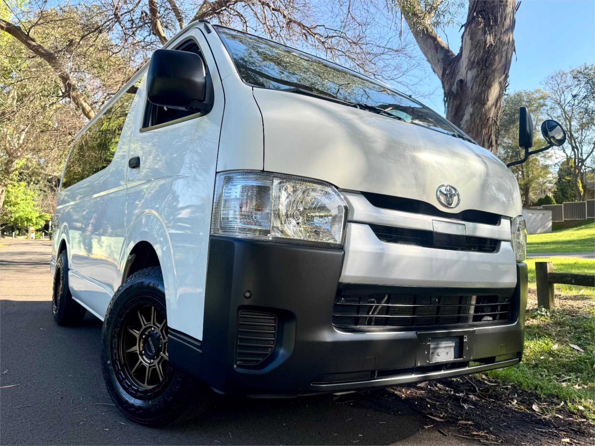 2018 TOYOTA HIACE AUTOMATIC VAN