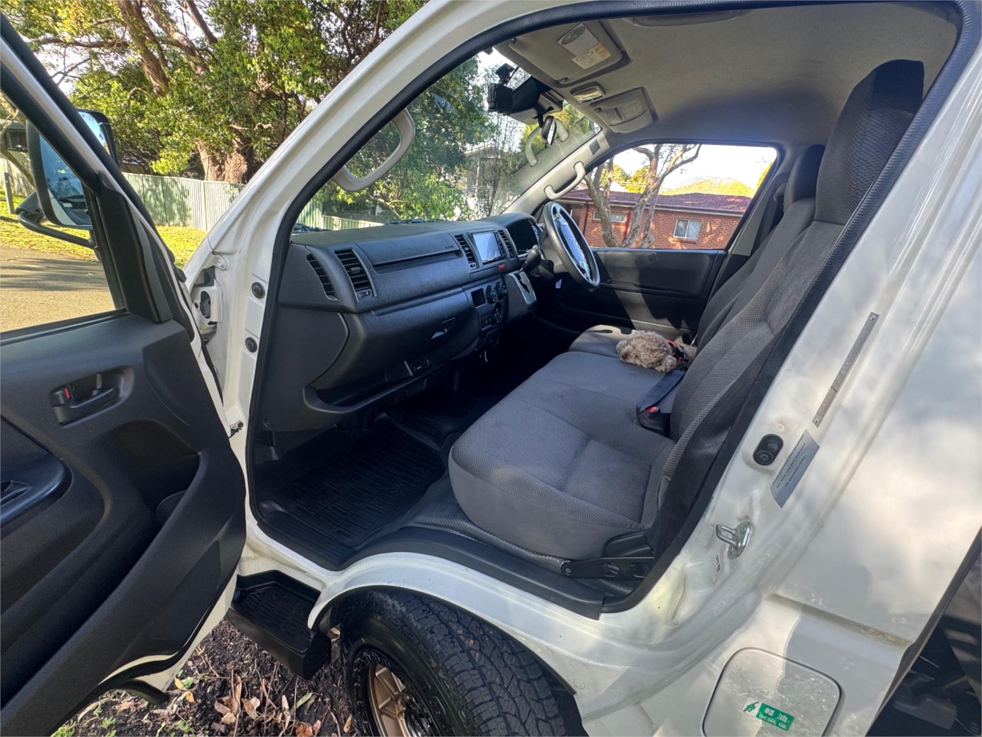 2018 TOYOTA HIACE AUTOMATIC VAN