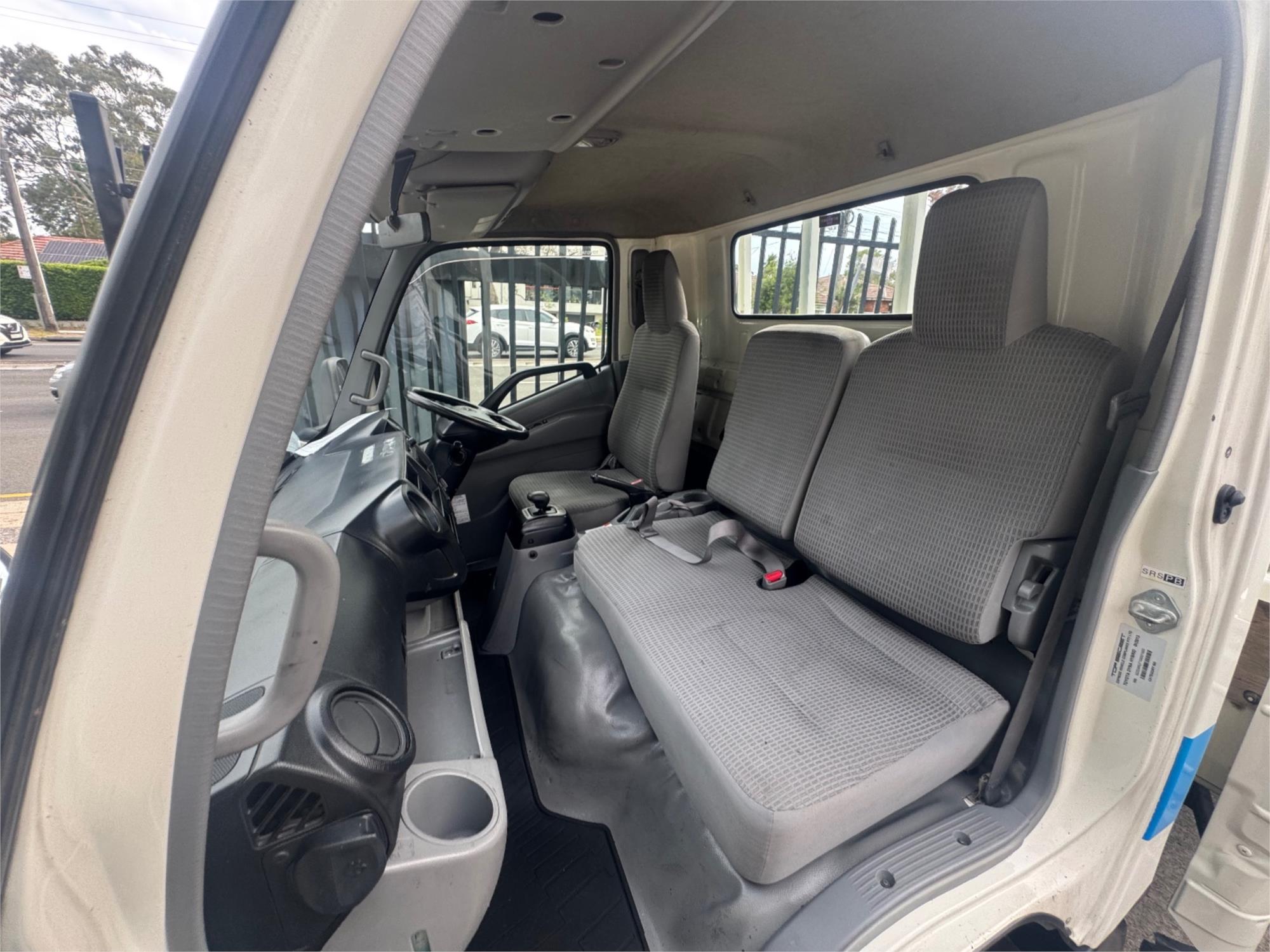 2013 TOYOTA DYNA HYBRID AUTOMATIC TRAY