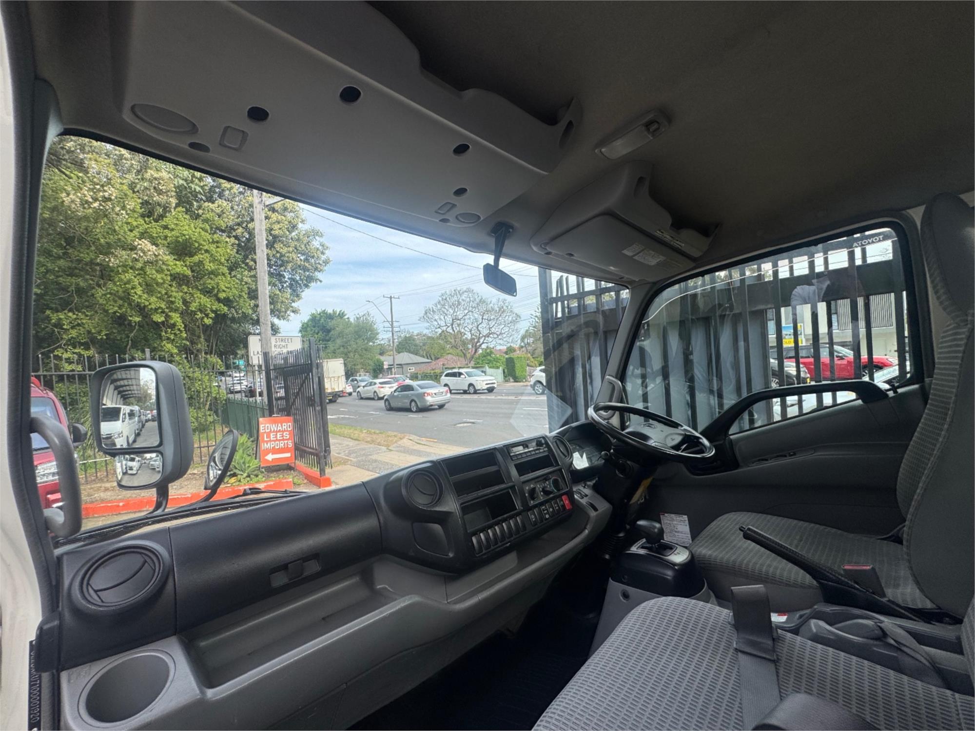 2013 TOYOTA DYNA HYBRID AUTOMATIC TRAY